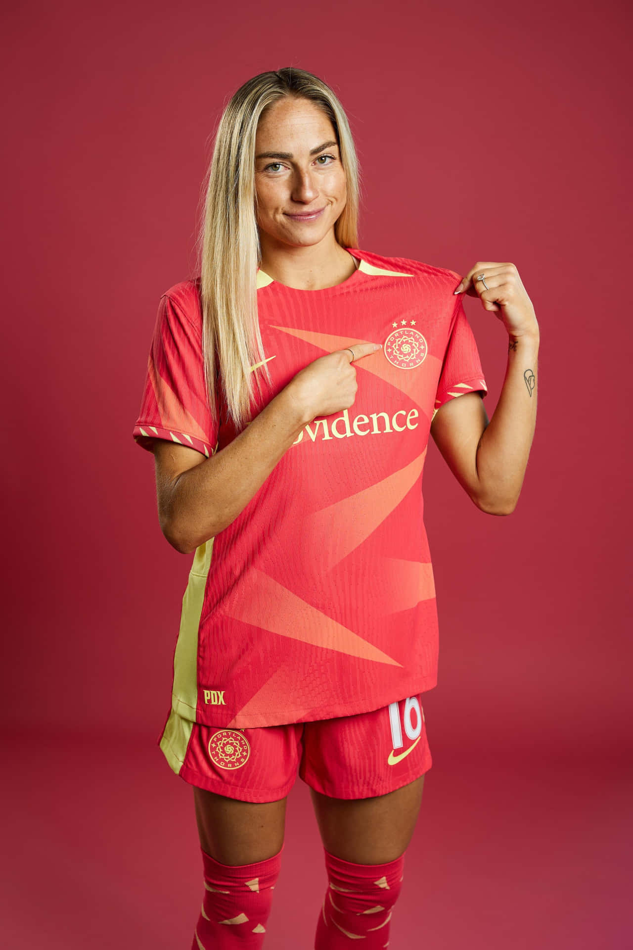 Portland Thorns Fc Speler Presenteert Shirt Achtergrond