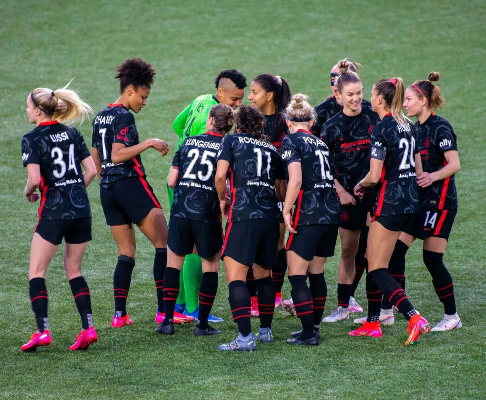 Portland Thorns F C Team Huddle Op Veld Achtergrond