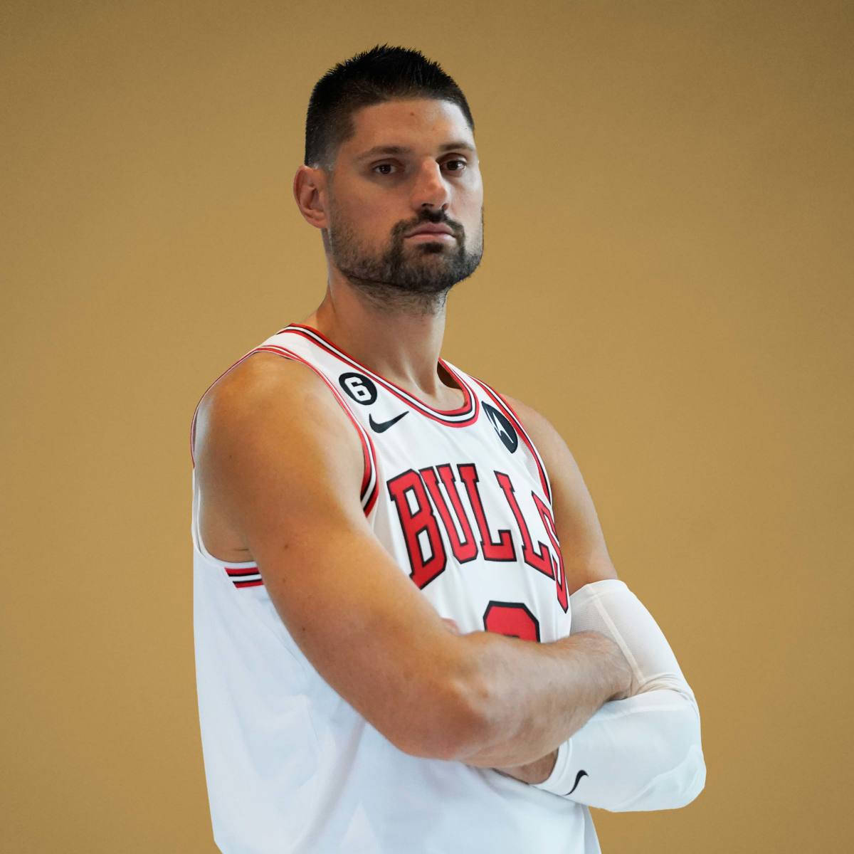 Porträtvon Nikola Vučević, Leistungsstarker Center Der Chicago Bulls Wallpaper