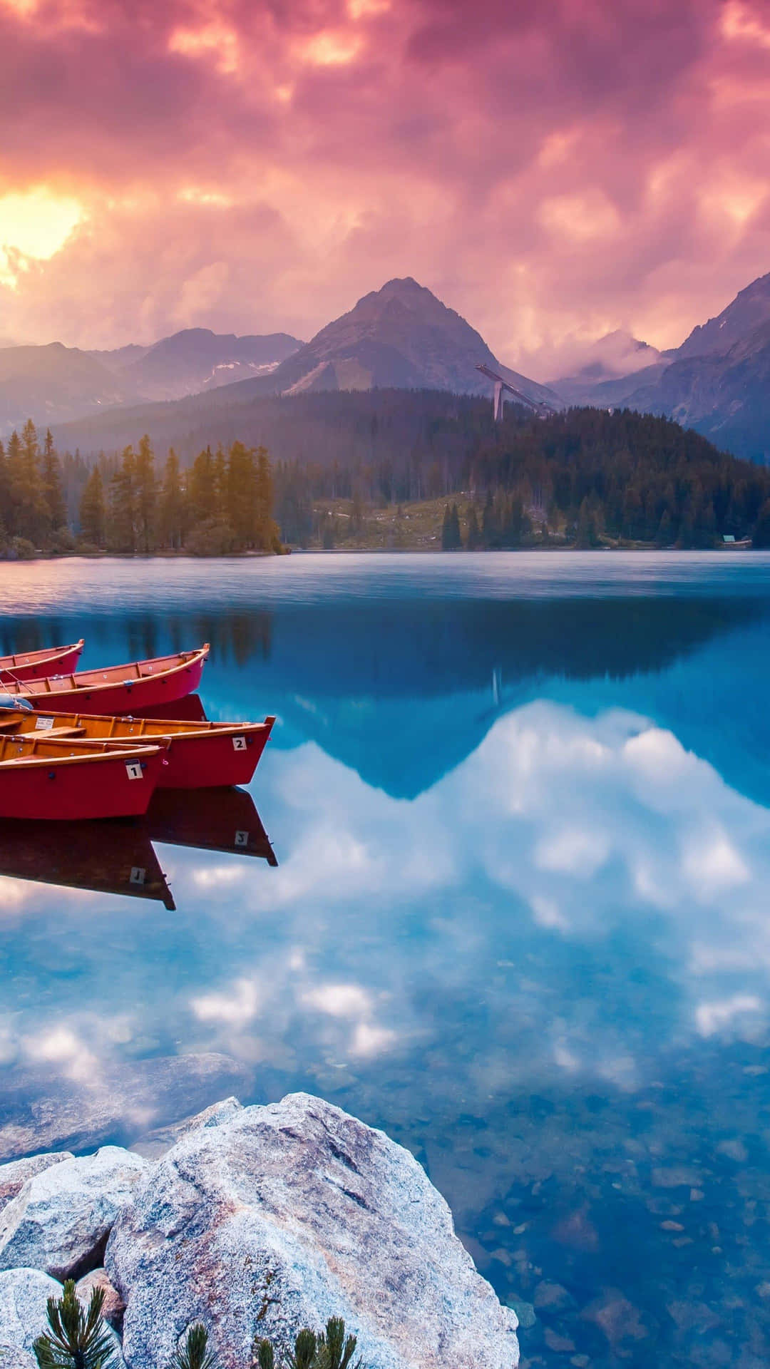 Retratode Barcos En El Lago. Fondo de pantalla