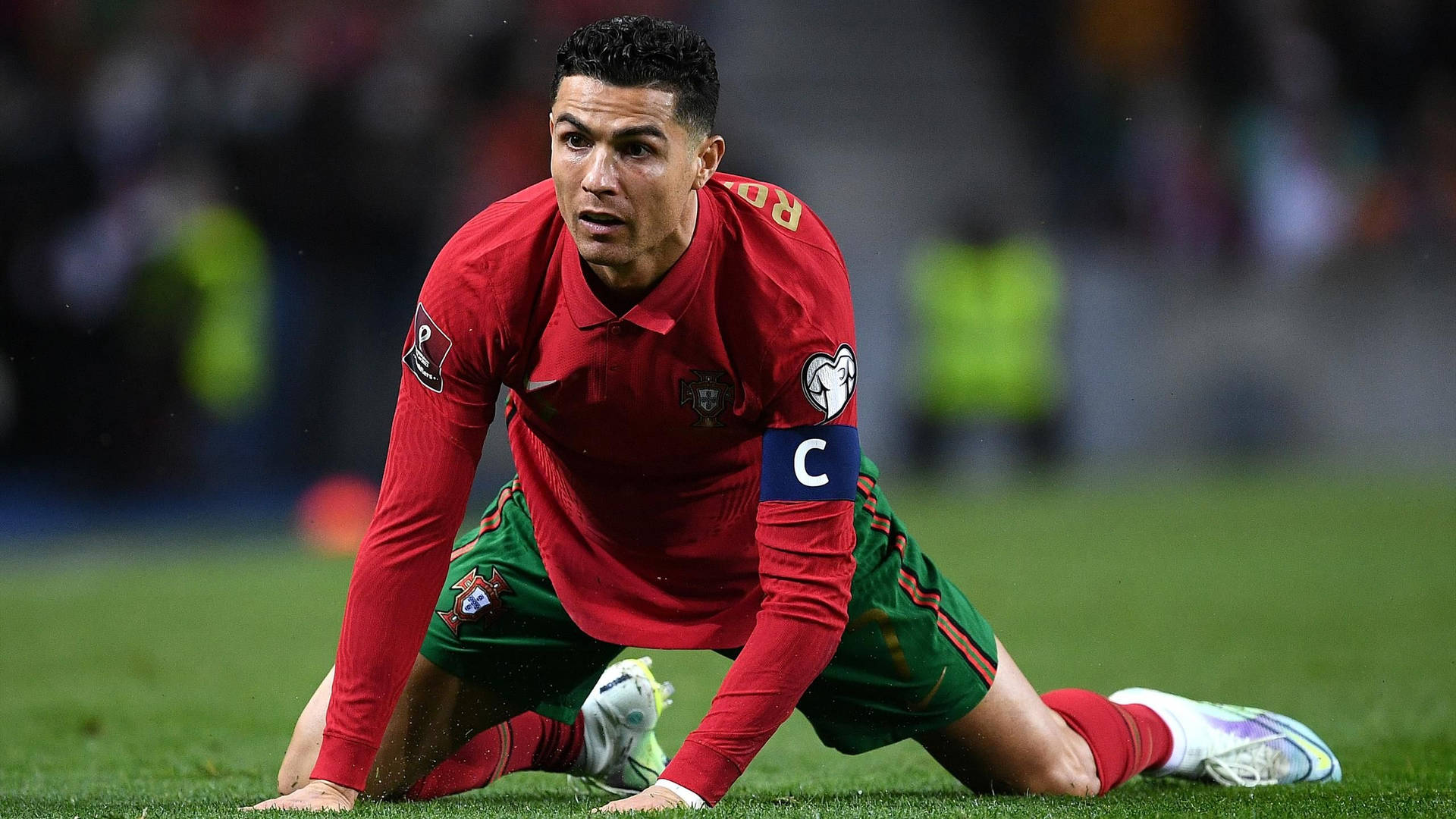 Portugal National Fodboldhold Cristiano knælende Wallpaper