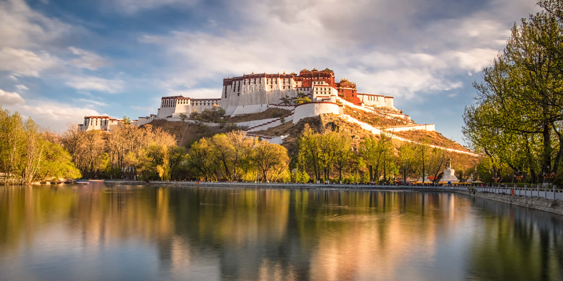 Potala Palace In Lhasa Above The Mountain Wallpaper