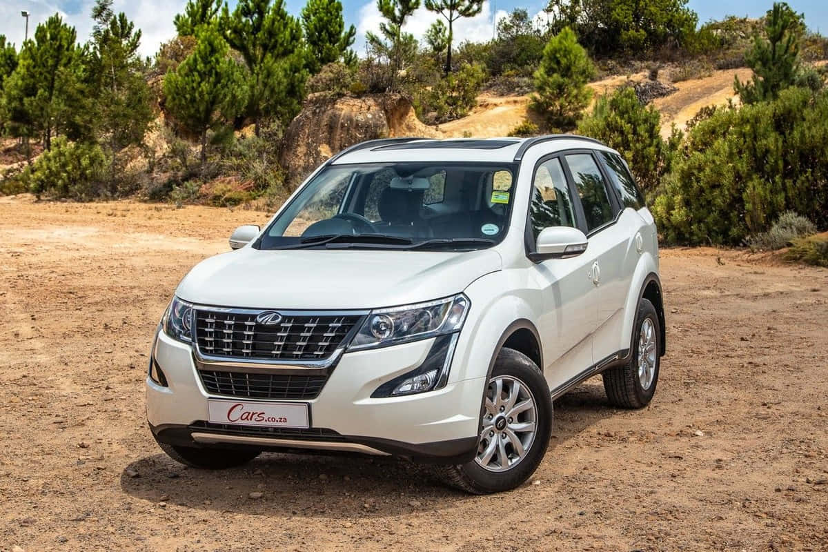 Power And Elegance - Mahindra Xuv500 In Full Glory Wallpaper