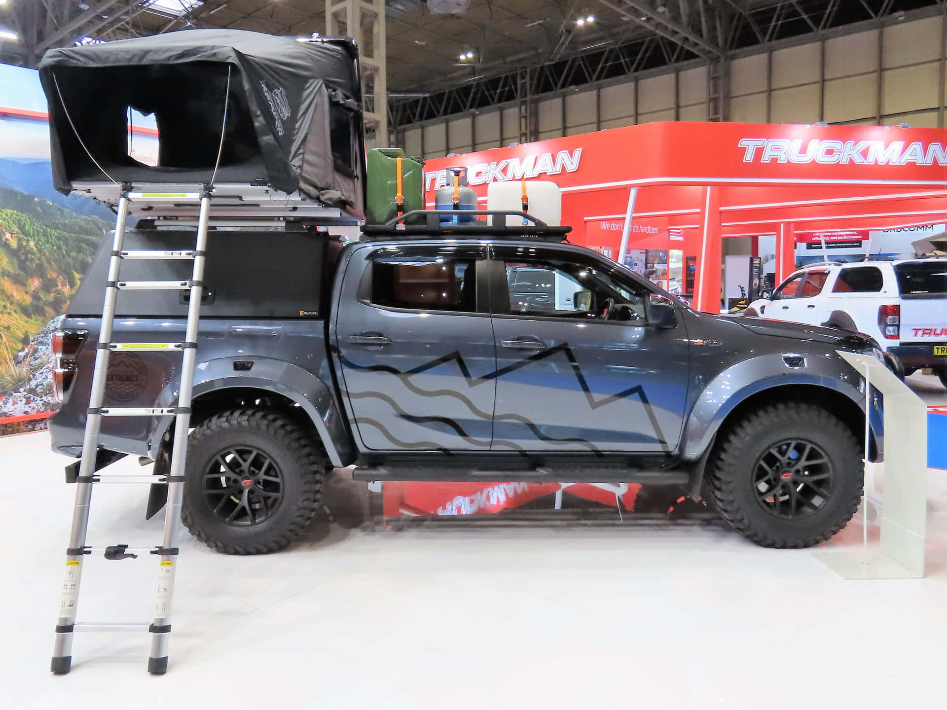 Kraftig Isuzu D-max I Rugged Terreng Bakgrunnsbildet