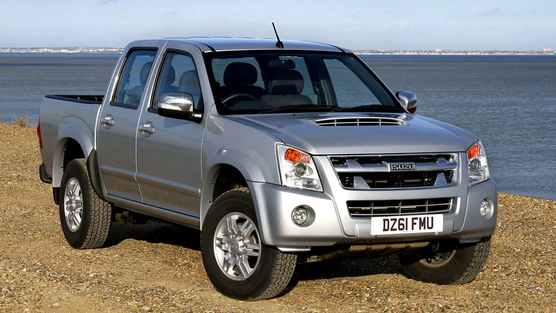 Powerful Isuzu Rodeo In Pristine Condition Wallpaper