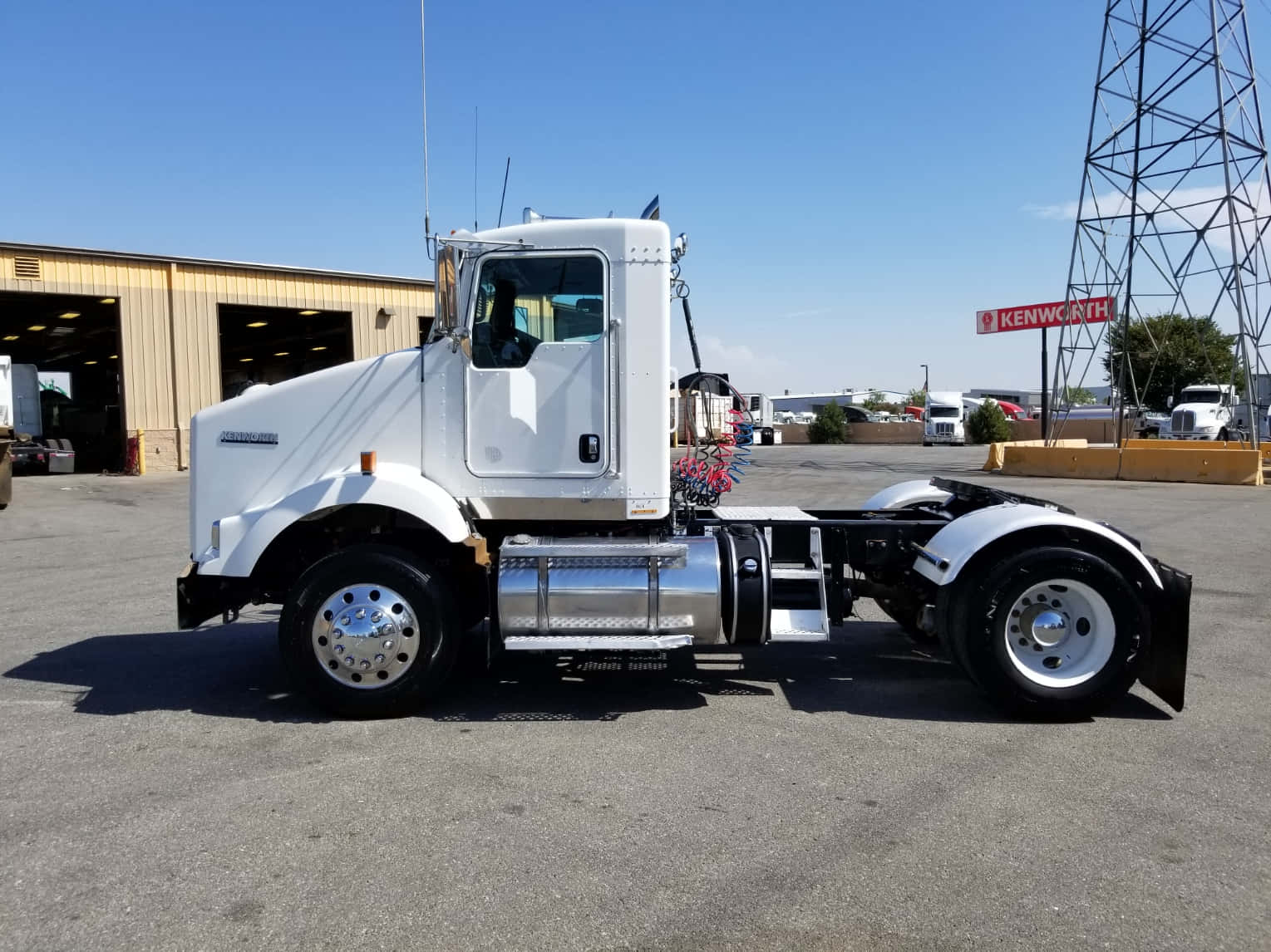 Powerful Kenworth T800 On The Highway Wallpaper