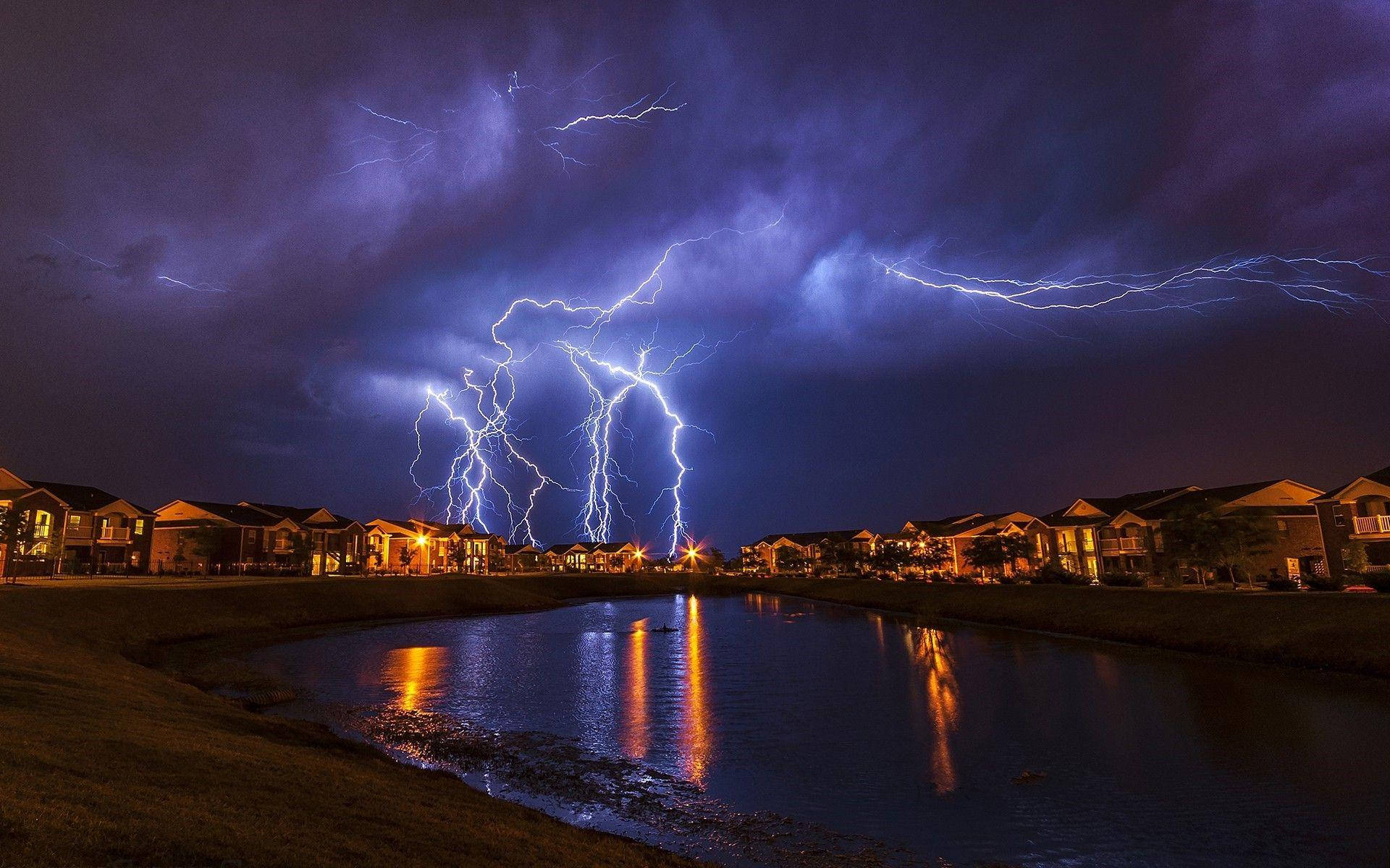 Powerful Lightning Oklahoma Night View Wallpaper
