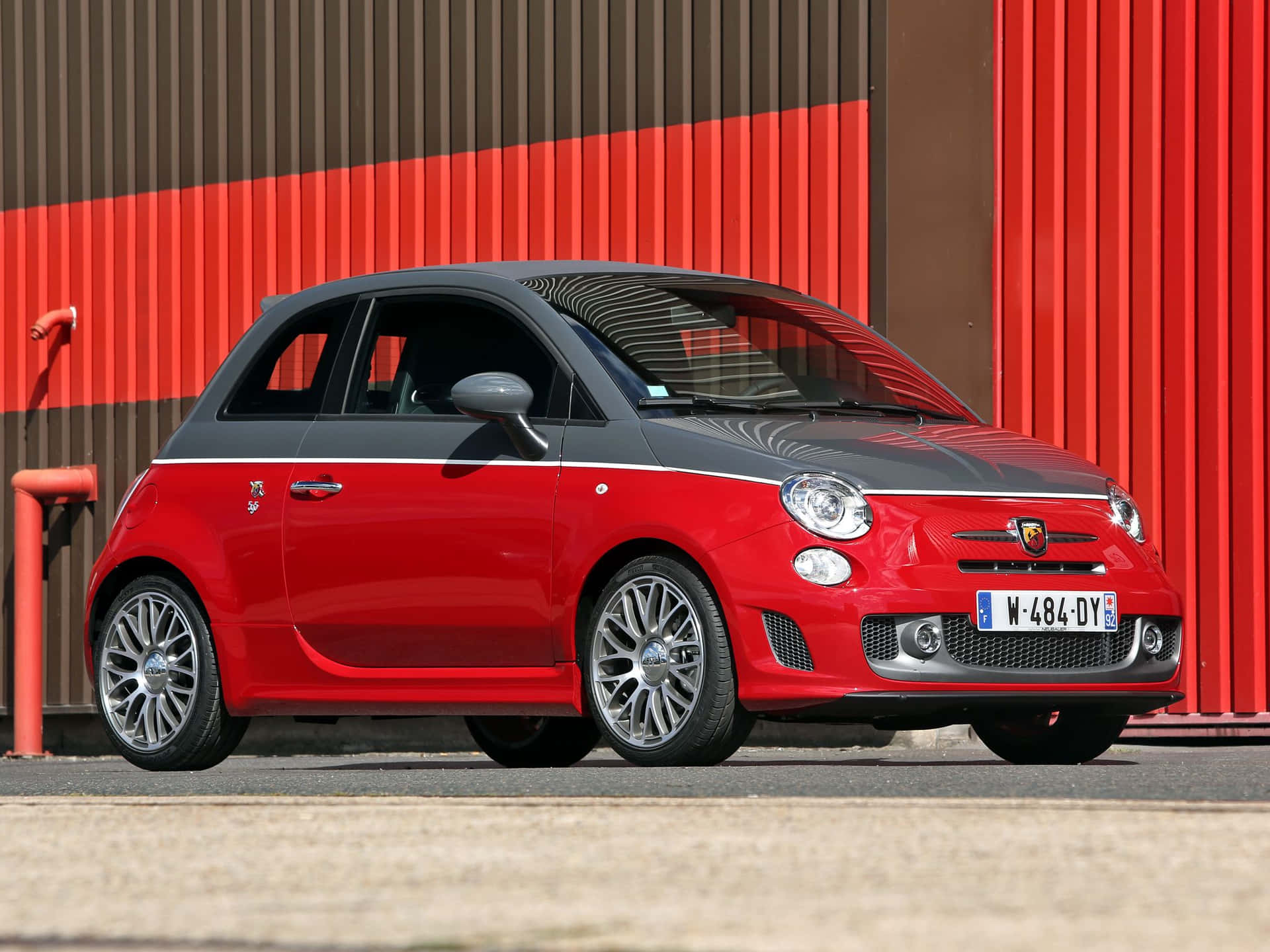 Powerful Performance Unleashed - Abarth 595 Wallpaper