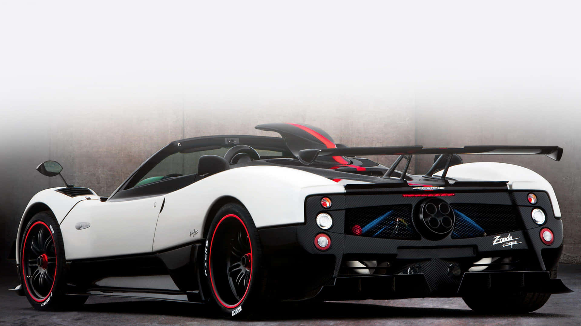 Powerful Performance Unleashed - The Remarkable Pagani Zonda R Wallpaper