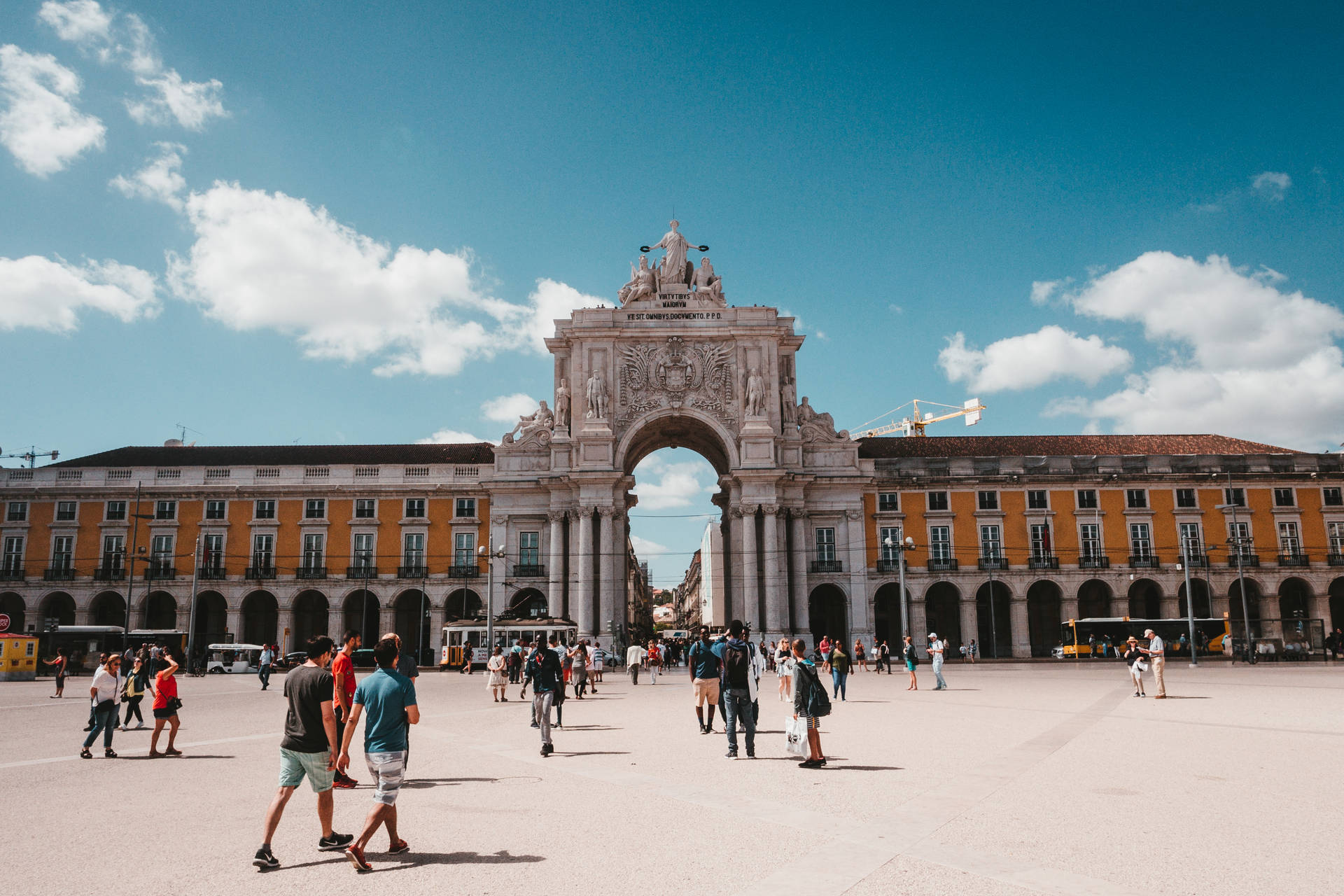 Diepraca Do Comercio Ist Ein Beliebtes Reiseziel In Portugal Mit Einem Wunderschönen Platz Und Einer Beeindruckenden Architektur. Wallpaper