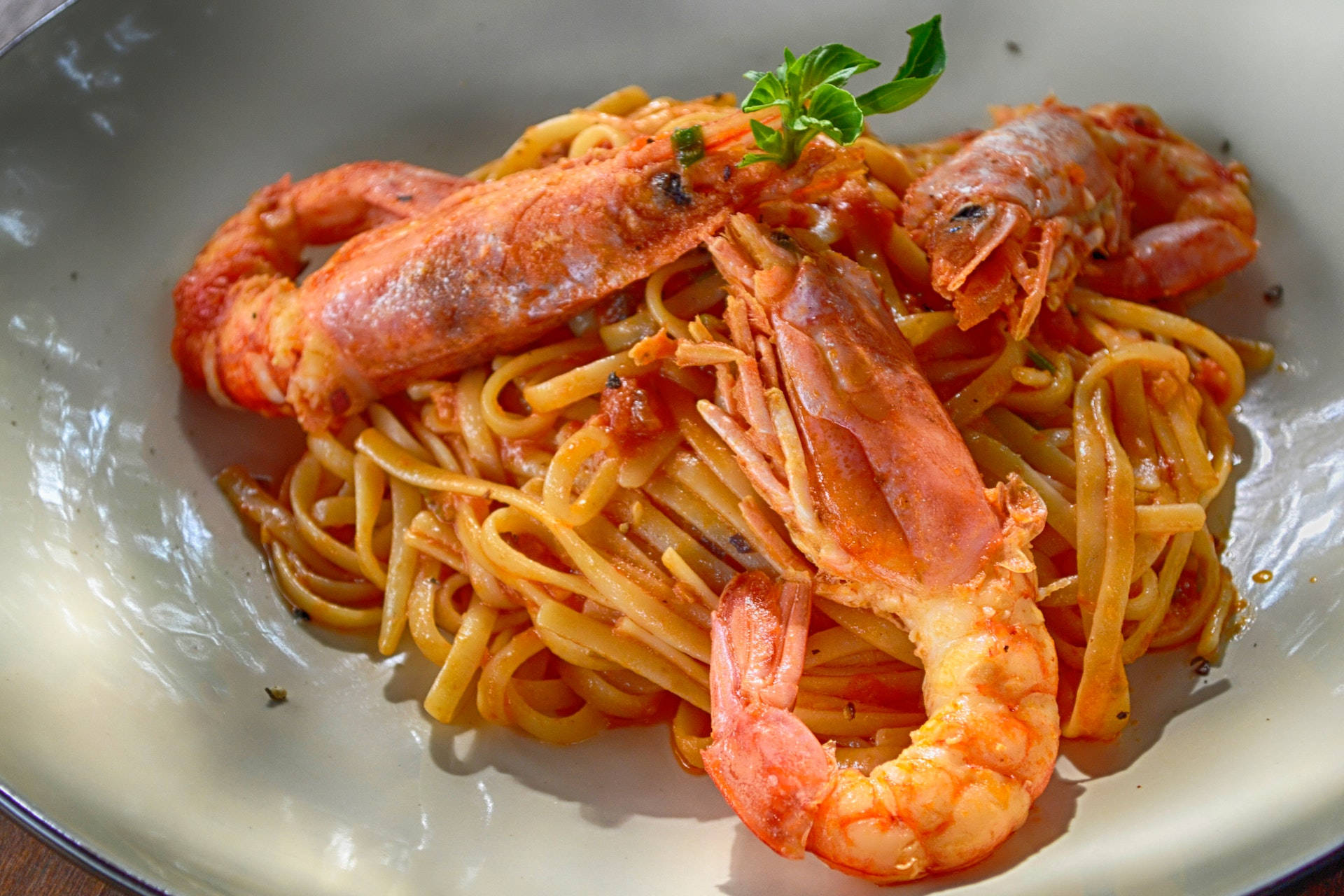 "Succulent Prawns Served with Tomato Pasta" Wallpaper