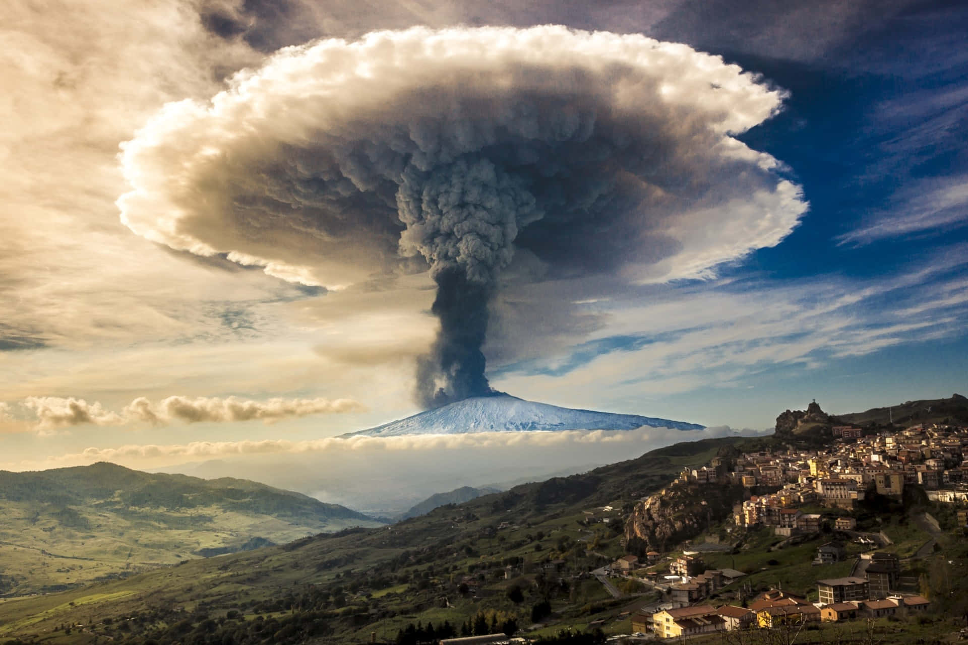 Forudsige Mount Etna-udbrud i realtid Wallpaper