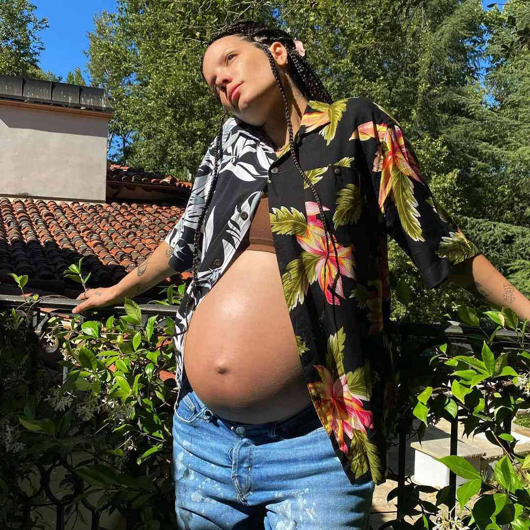 Pregnant Belly Black Clothes Veranda Wallpaper