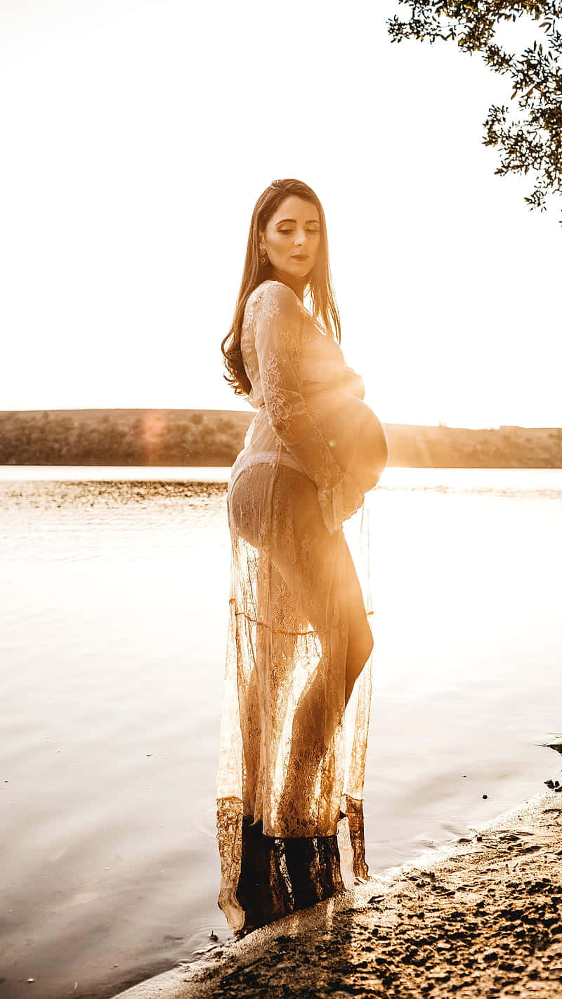 Pregnant Woman Sultry Maternity Shot Wallpaper