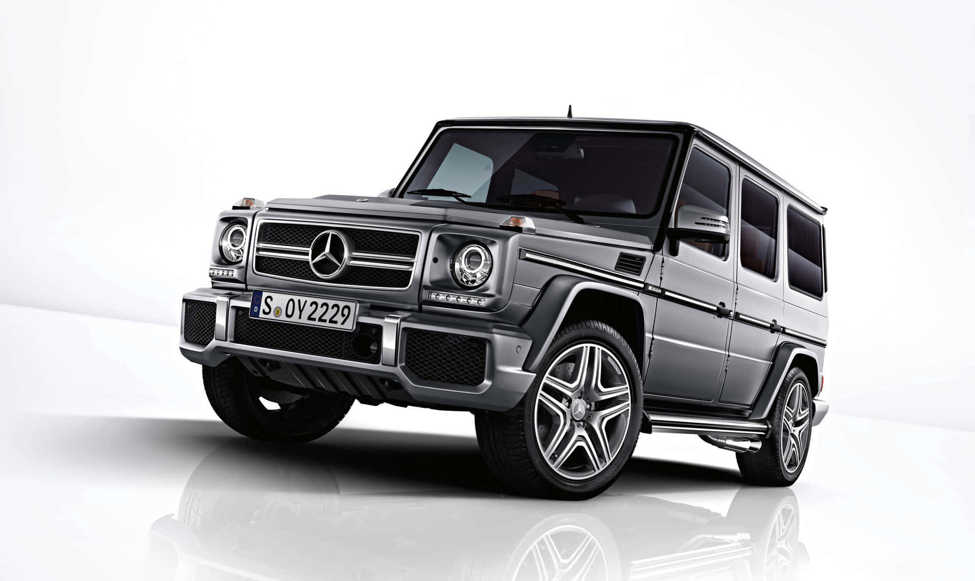 Premium Luxury - Mercedes Benz G-class Wallpaper