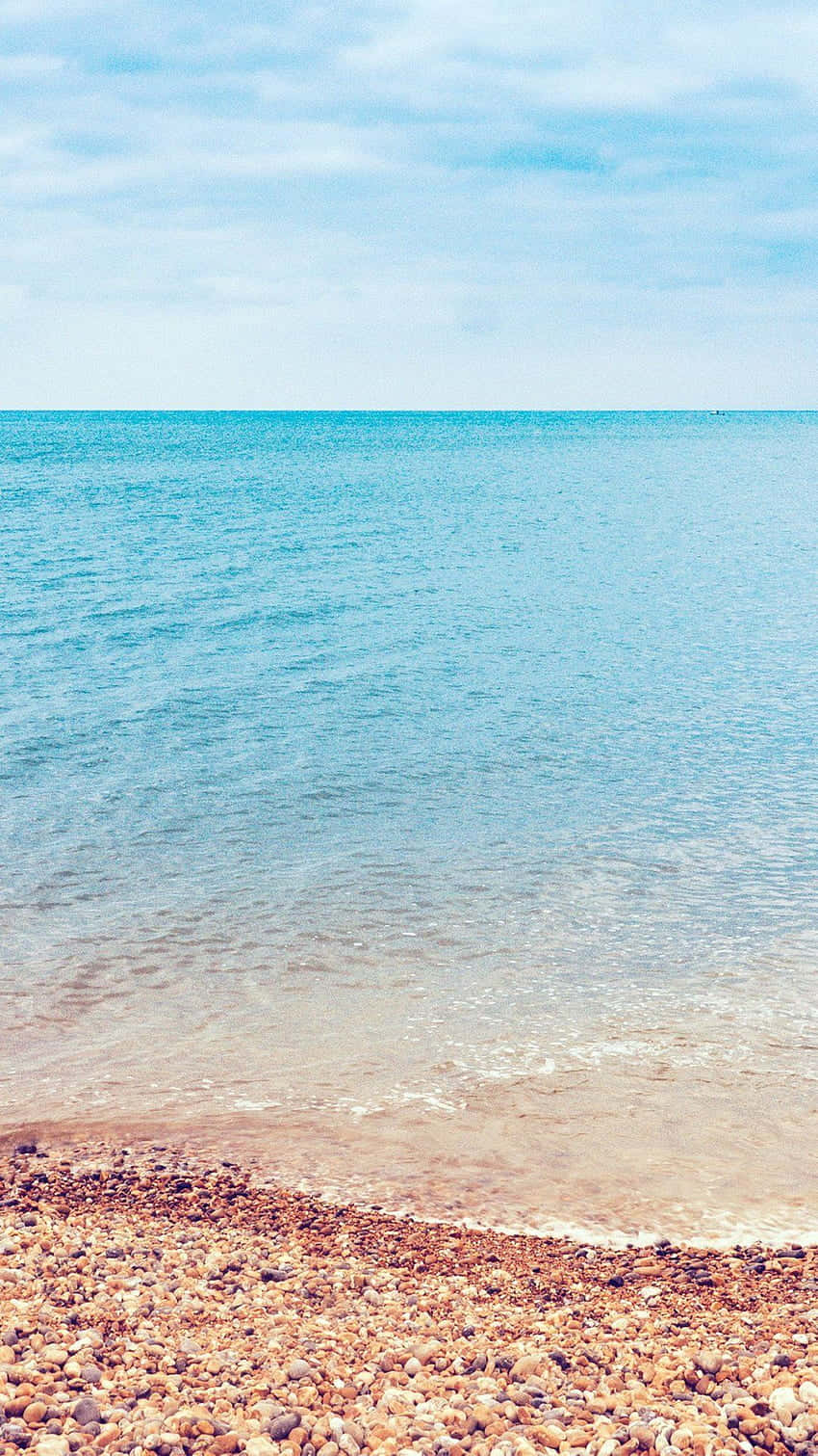 Preppy Beach Aesthetic Waterscape Wallpaper