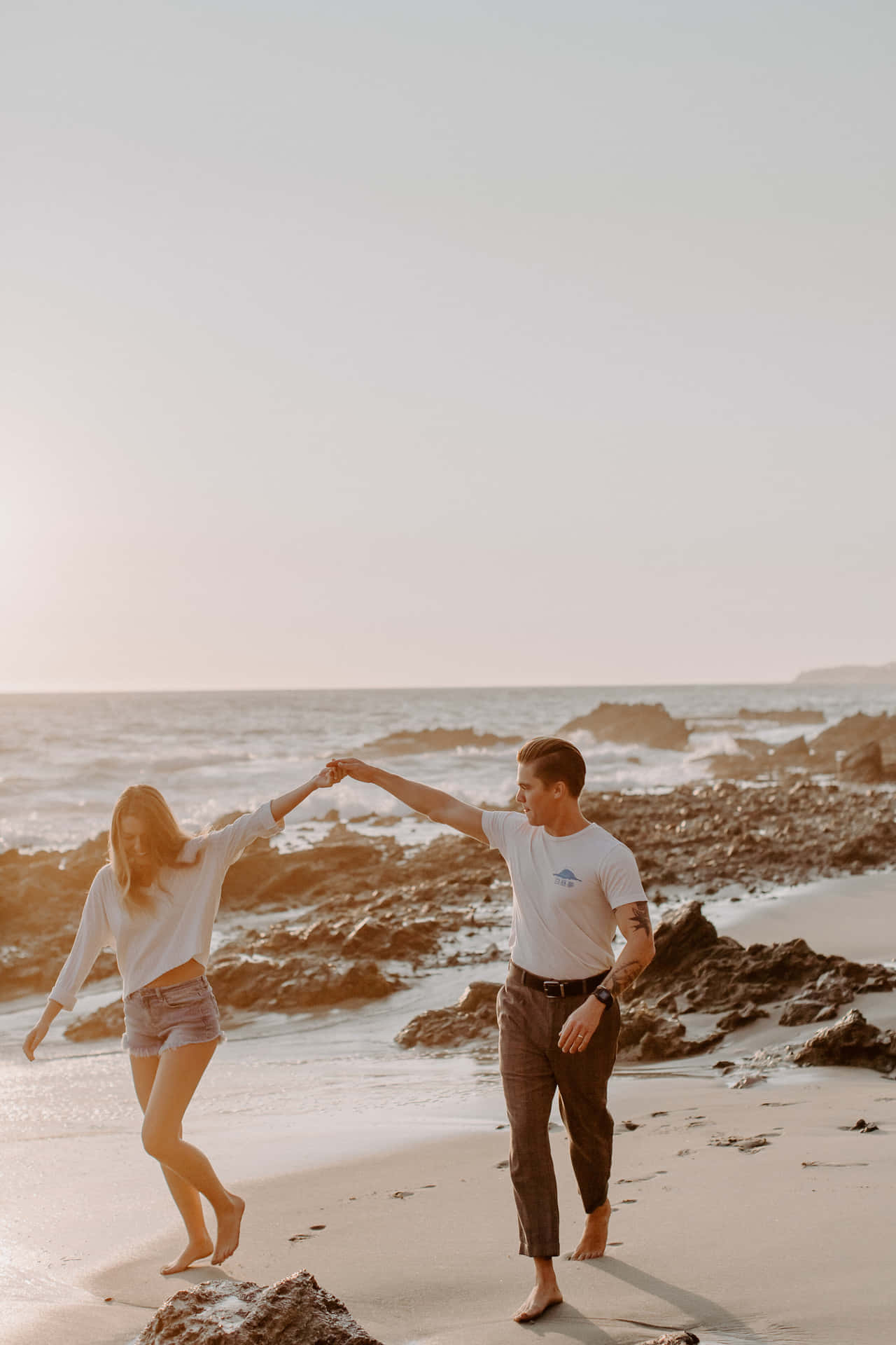 Promenade Plage Préppy En Couple Fond d'écran