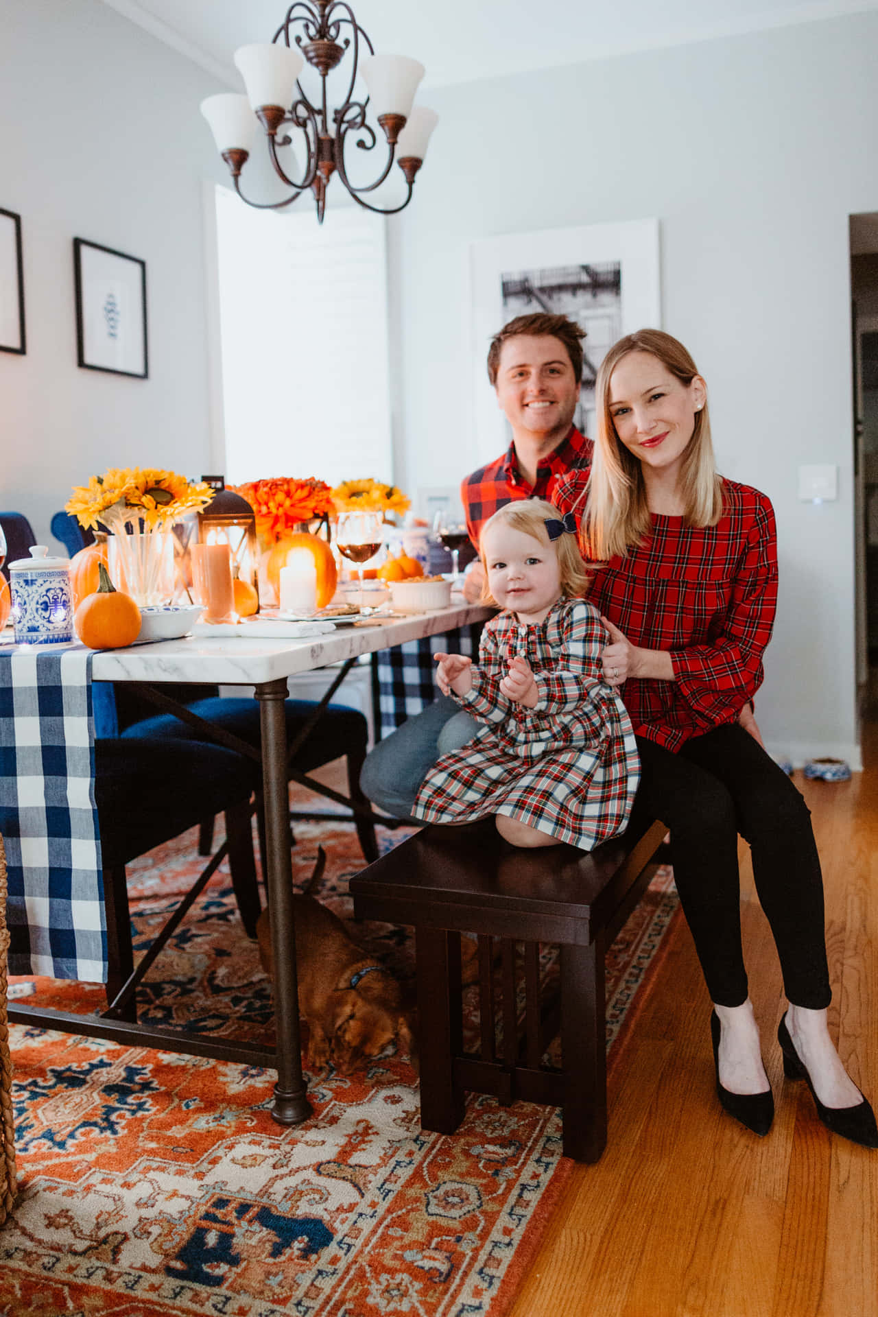 Preppy Family Thanksgiving Dinner Setup Wallpaper