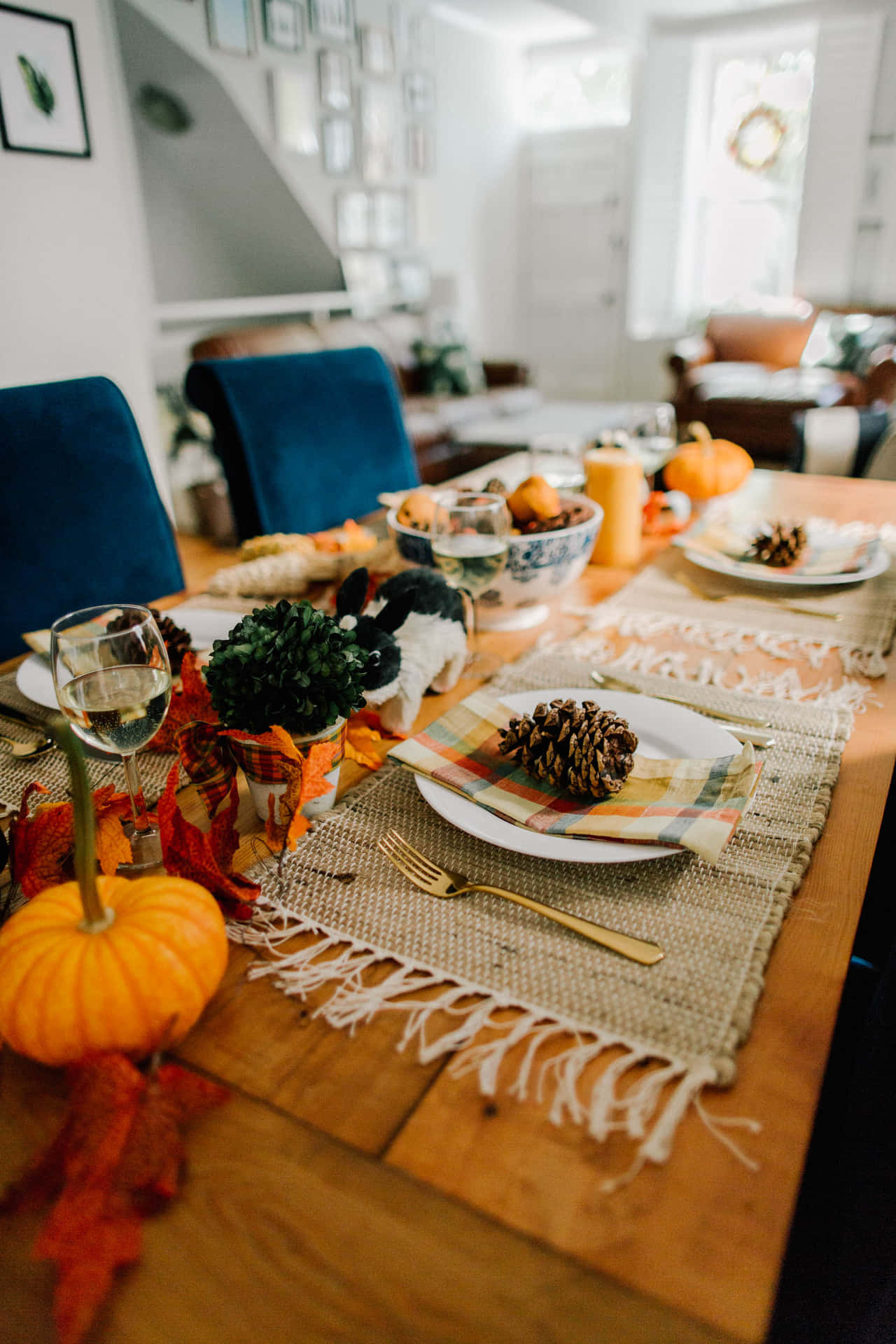 Preppy Thanksgiving Table Setting Wallpaper