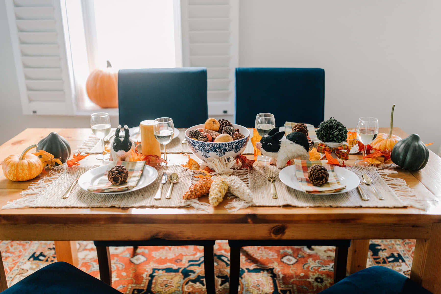 Preppy Thanksgiving Table Setting Wallpaper