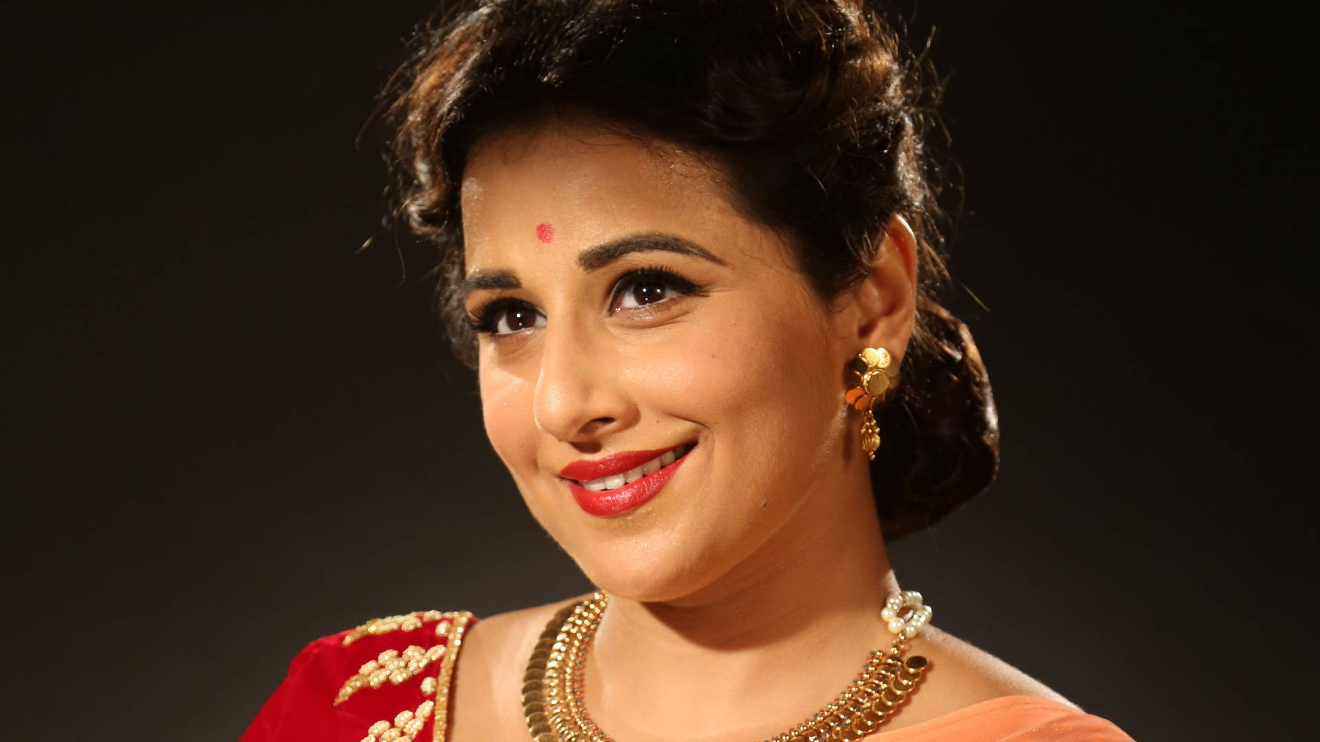 Pretty Actress Vidya Balan Wallpaper
