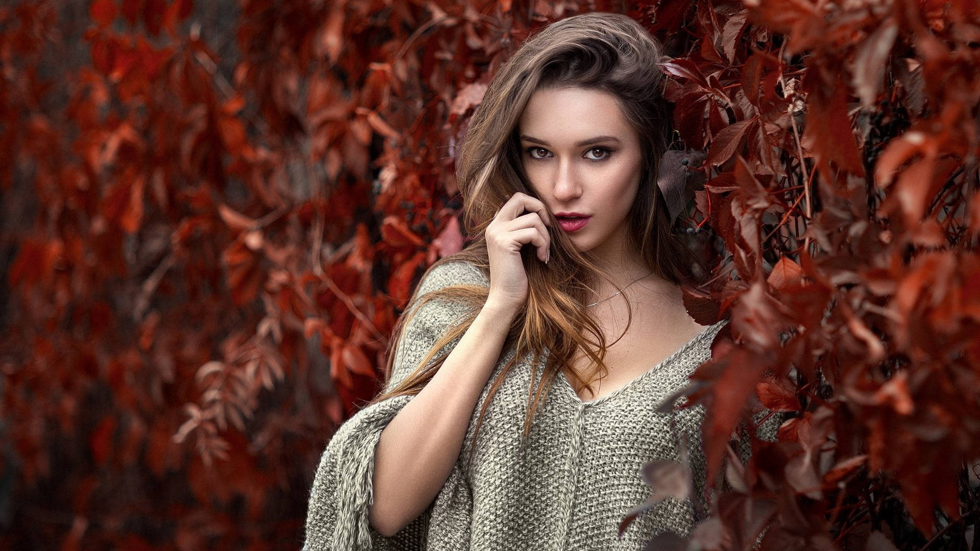 Pretty Model During Autumn Macbook Wallpaper