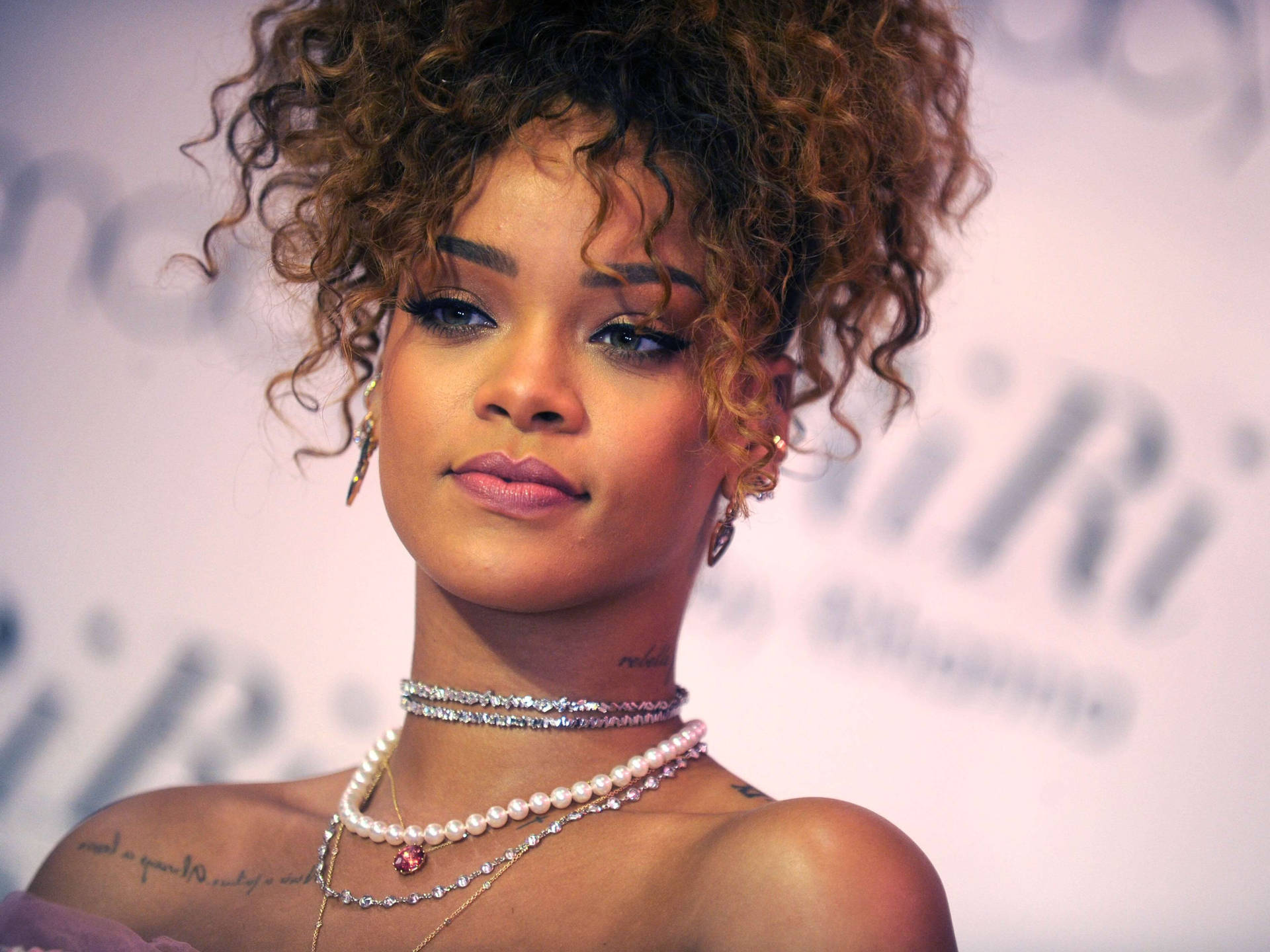 Pretty Rihanna At Riri Event Background