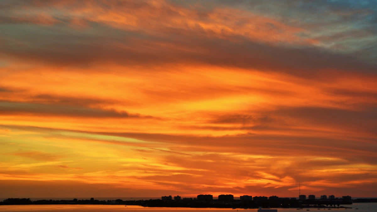 Hübsches,geschmeidiges Bild Eines Orangefarbenen Sonnenuntergangs.