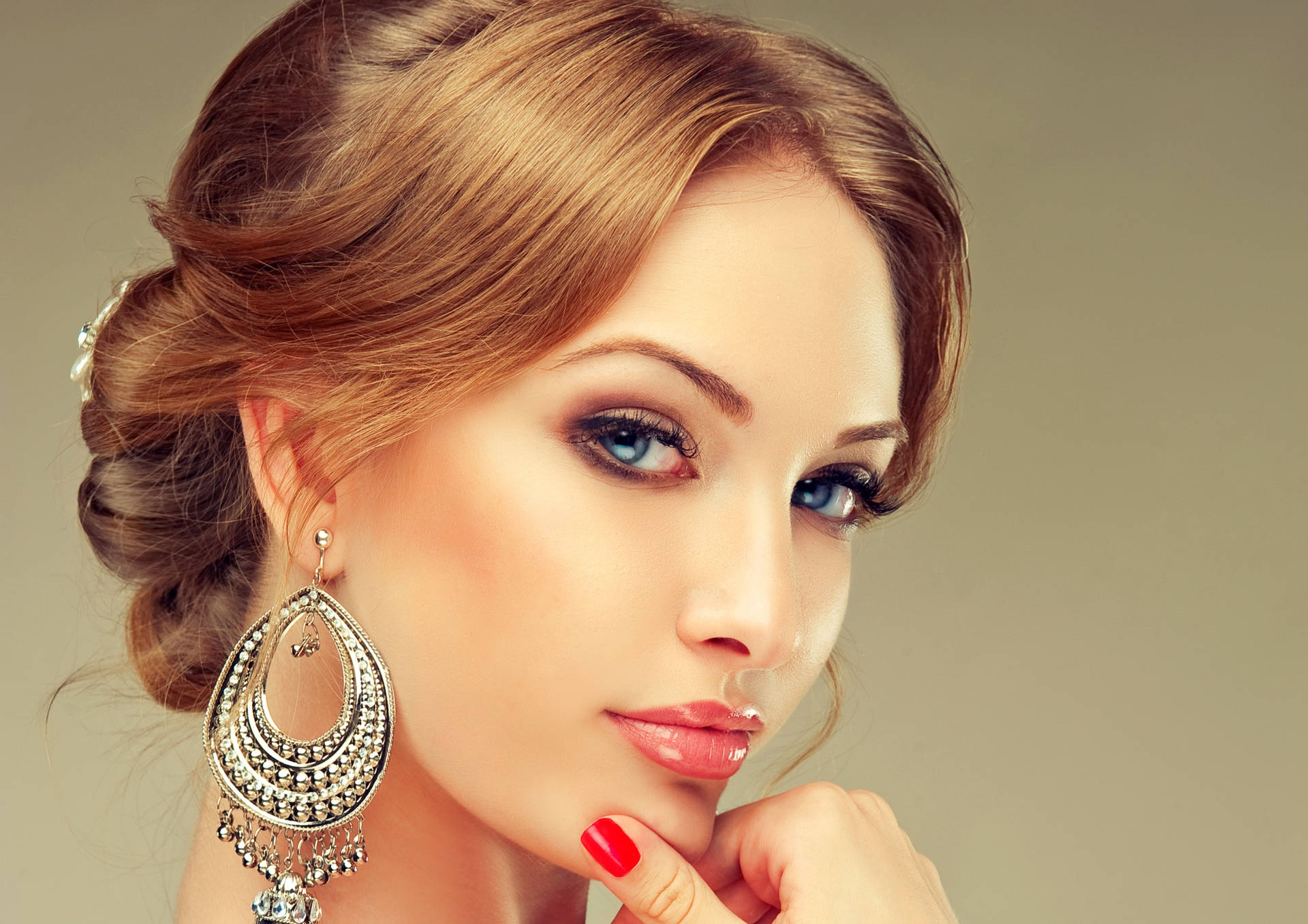 Pretty Woman Sporting A Silver Earring Wallpaper