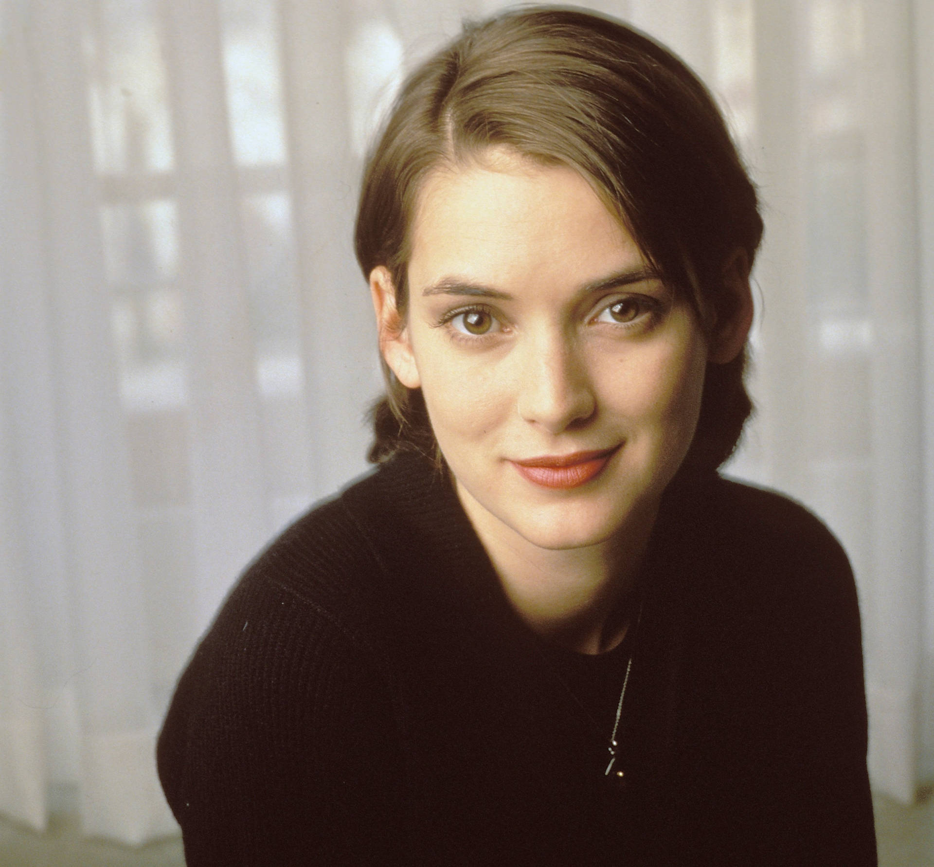 Pretty Young Winona Ryder Wallpaper