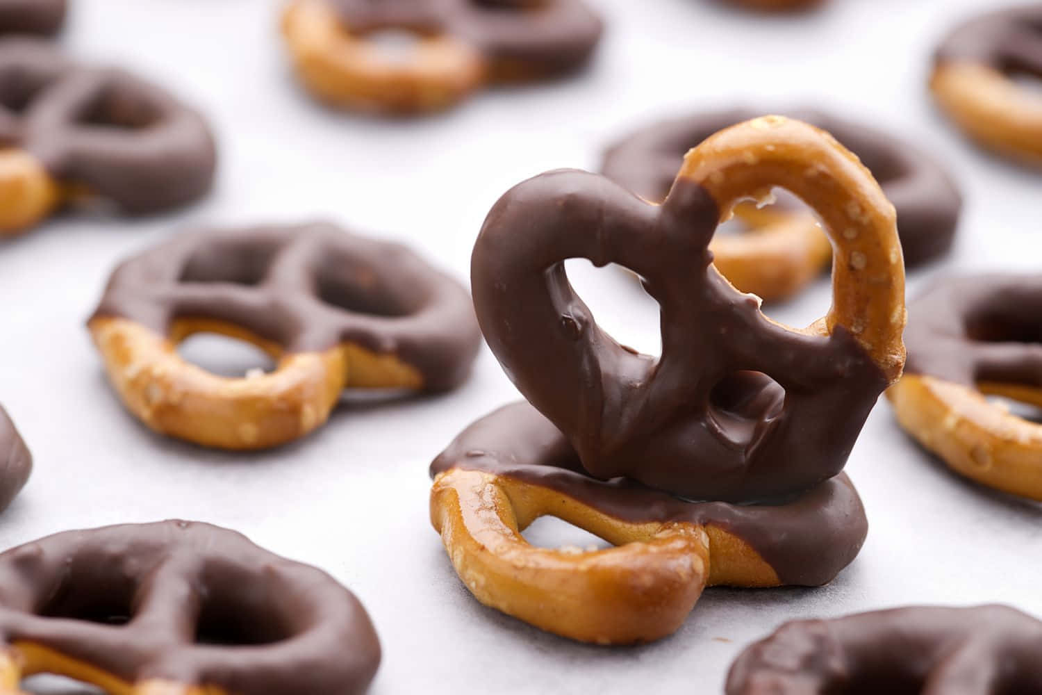 Chocolate Covered Pretzels With Hearts On Them