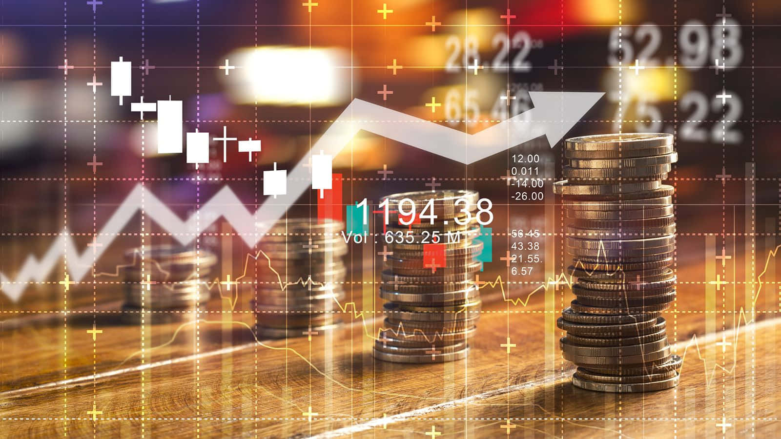 Primopiano Di Mani Che Tengono Icone Concettuali Di Investimento.