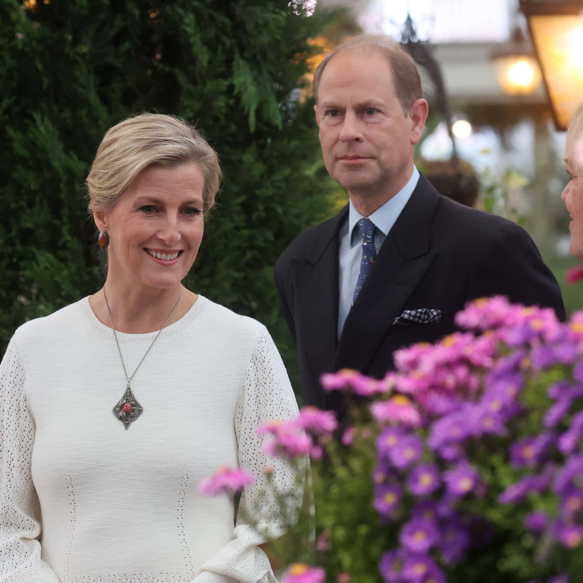 Prince Edward And Sophie With Floral Plant Wallpaper
