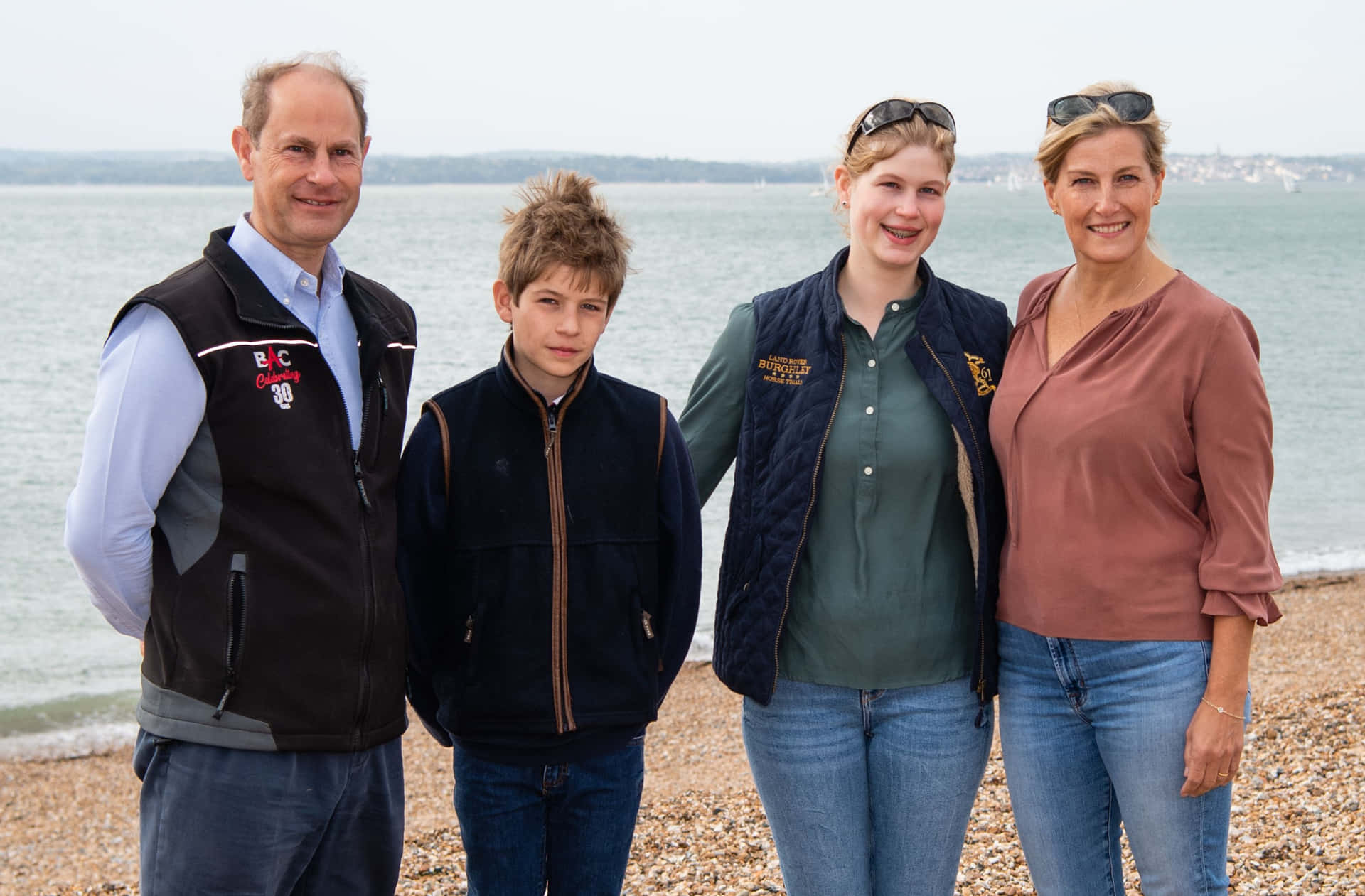 Prince Edward With Family In Beach Wallpaper