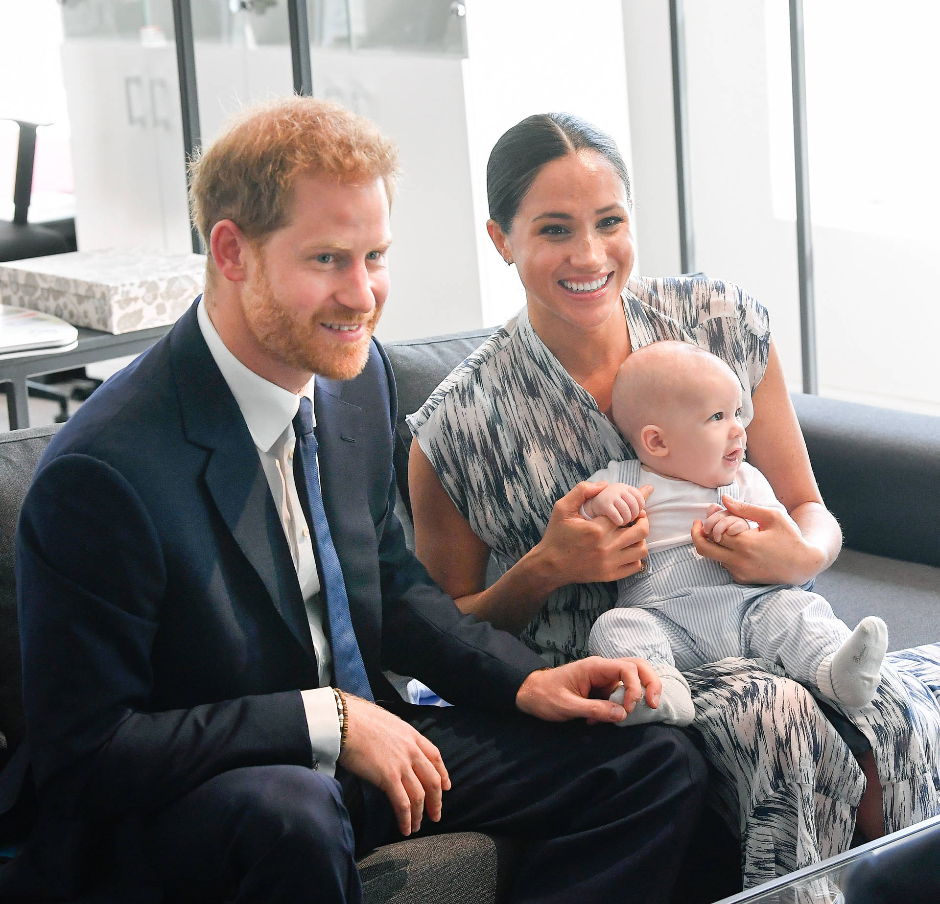 Prins Harrys familiebillede med baby Archie Wallpaper
