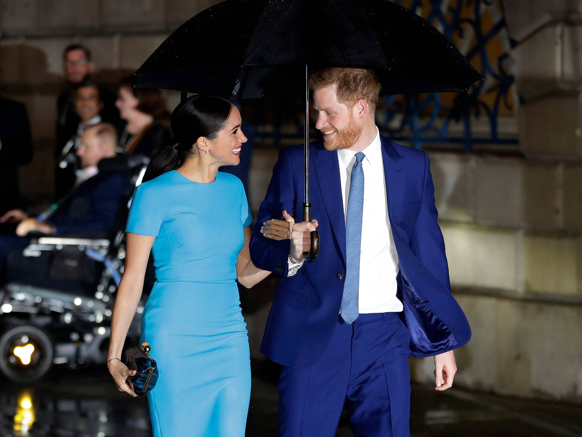 Paraguasdel Príncipe Harry Y Meghan Markle. Fondo de pantalla