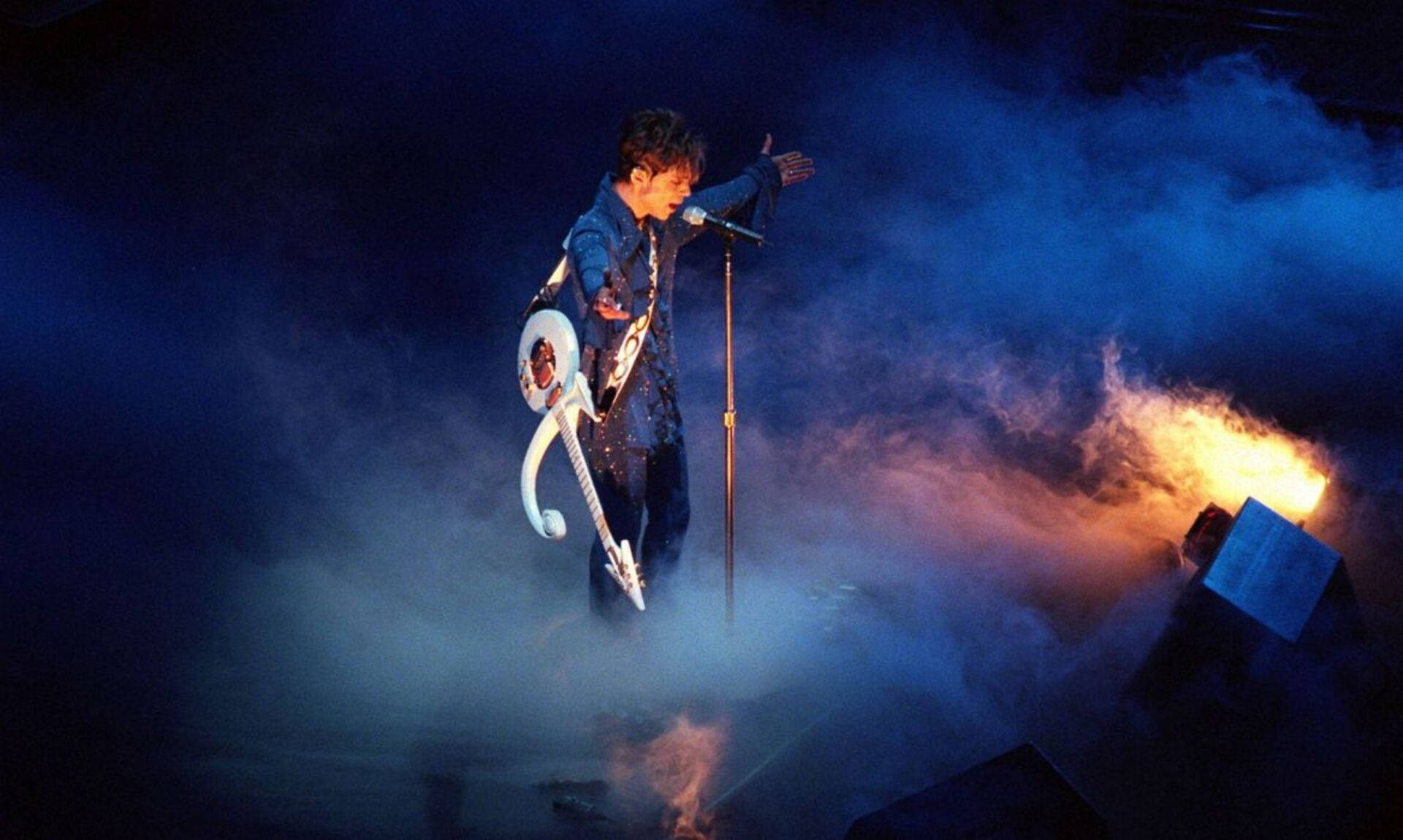 Prince In Smoky Concert