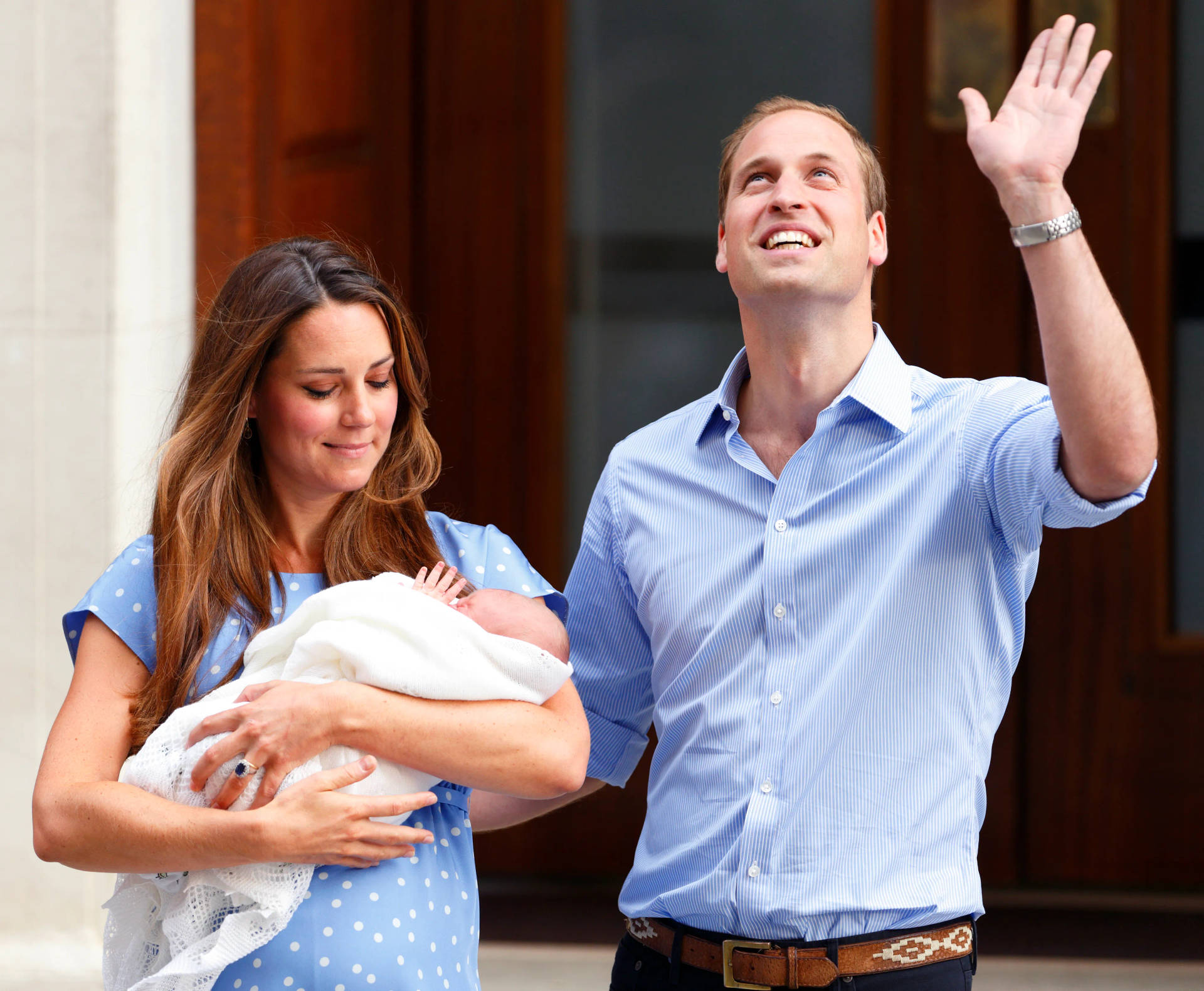 Prince William Waving With Kate Wallpaper
