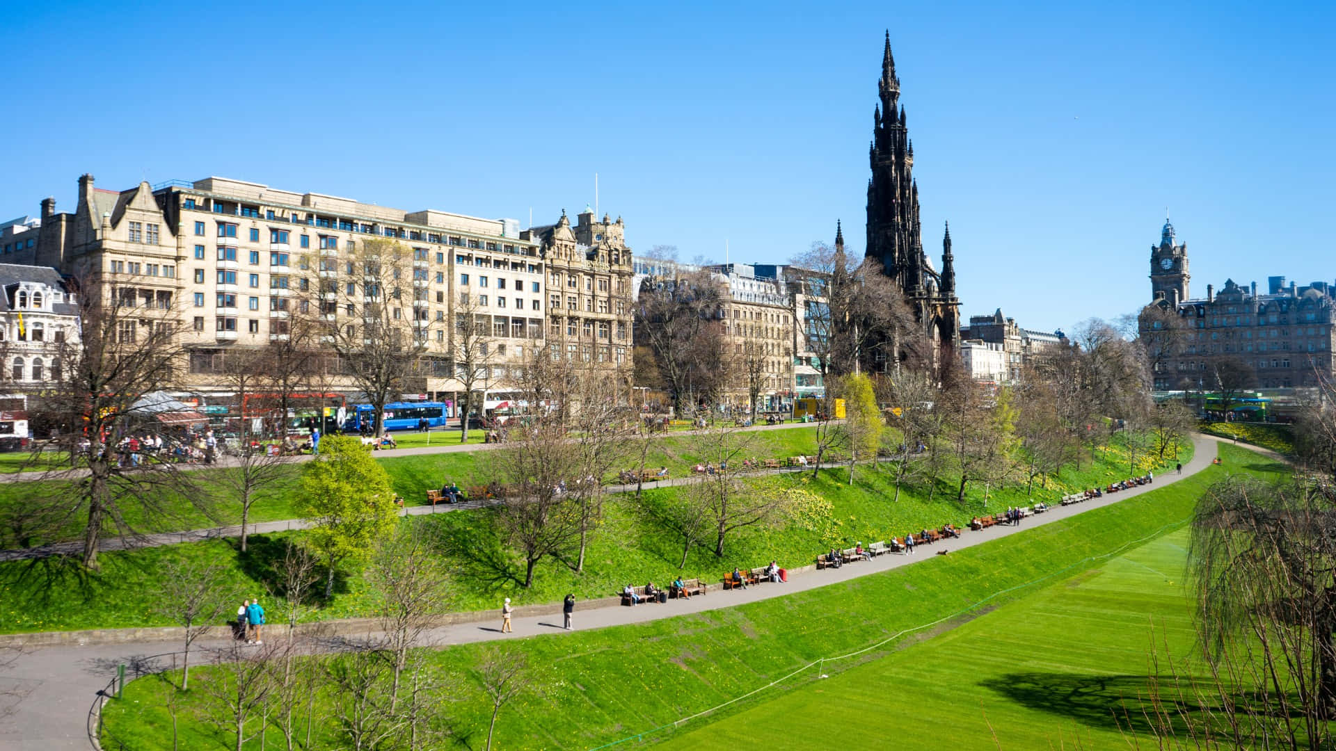 Princes Street Edinburgh Sunny Day Wallpaper