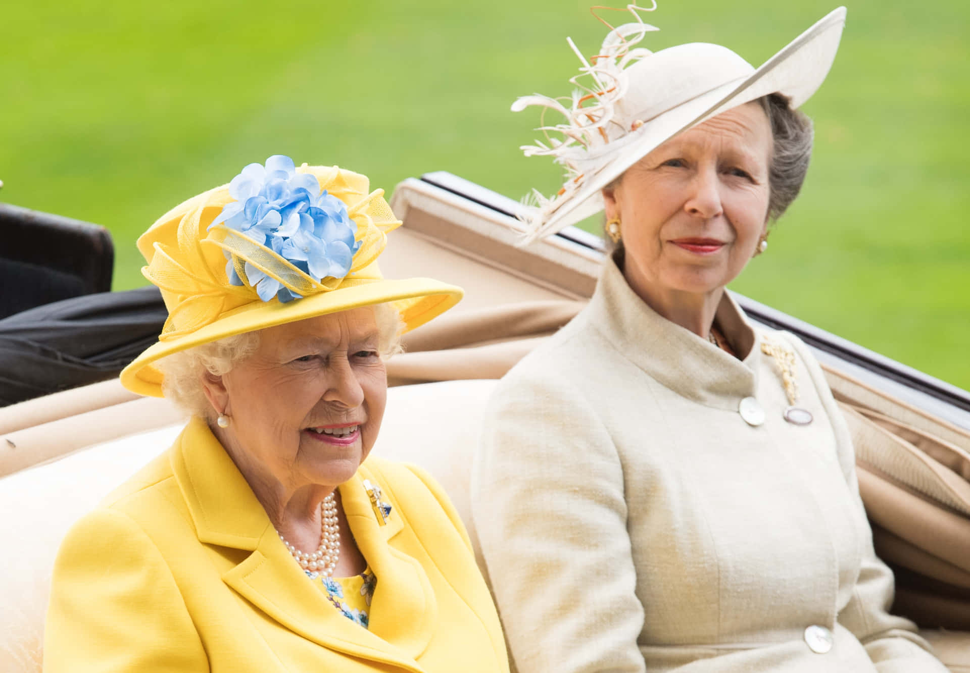 Princess Anne In A Carriage With Queen Elizabeth Wallpaper