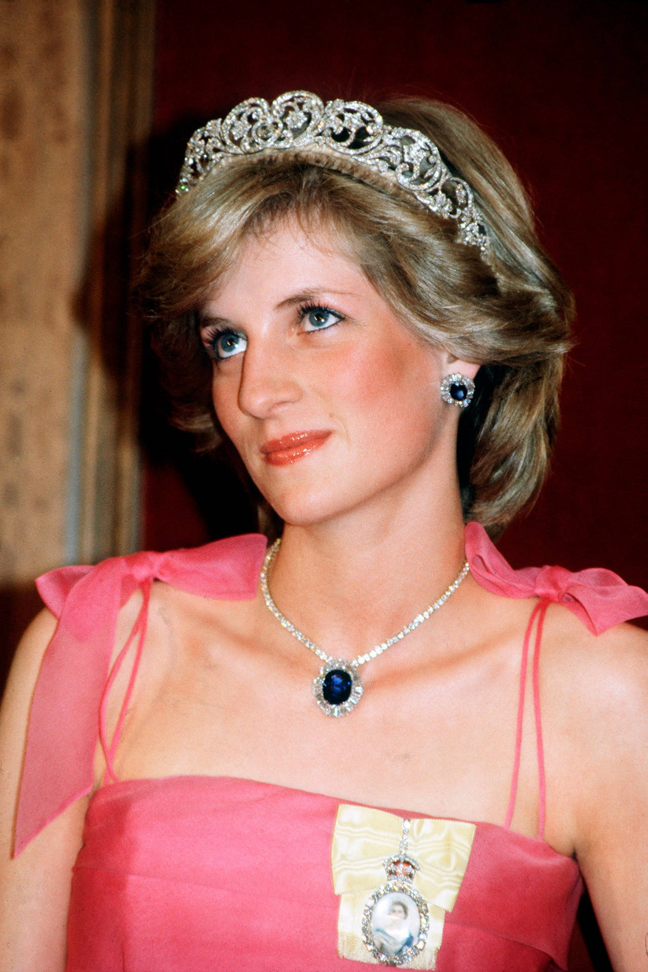 Prinsesse Diana Smuk I Pink Wallpaper