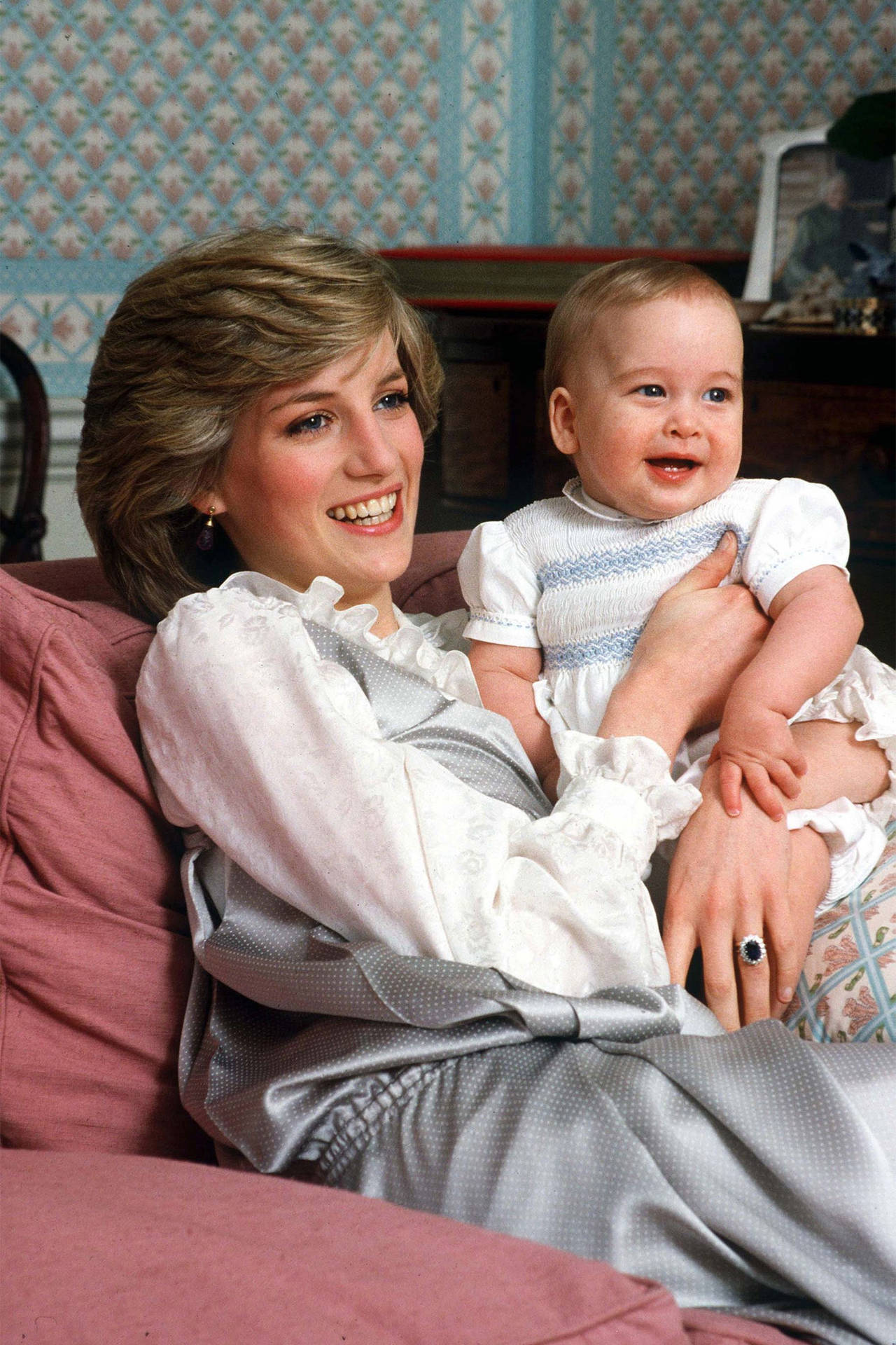 Prinsesse Diana med baby William Wallpaper