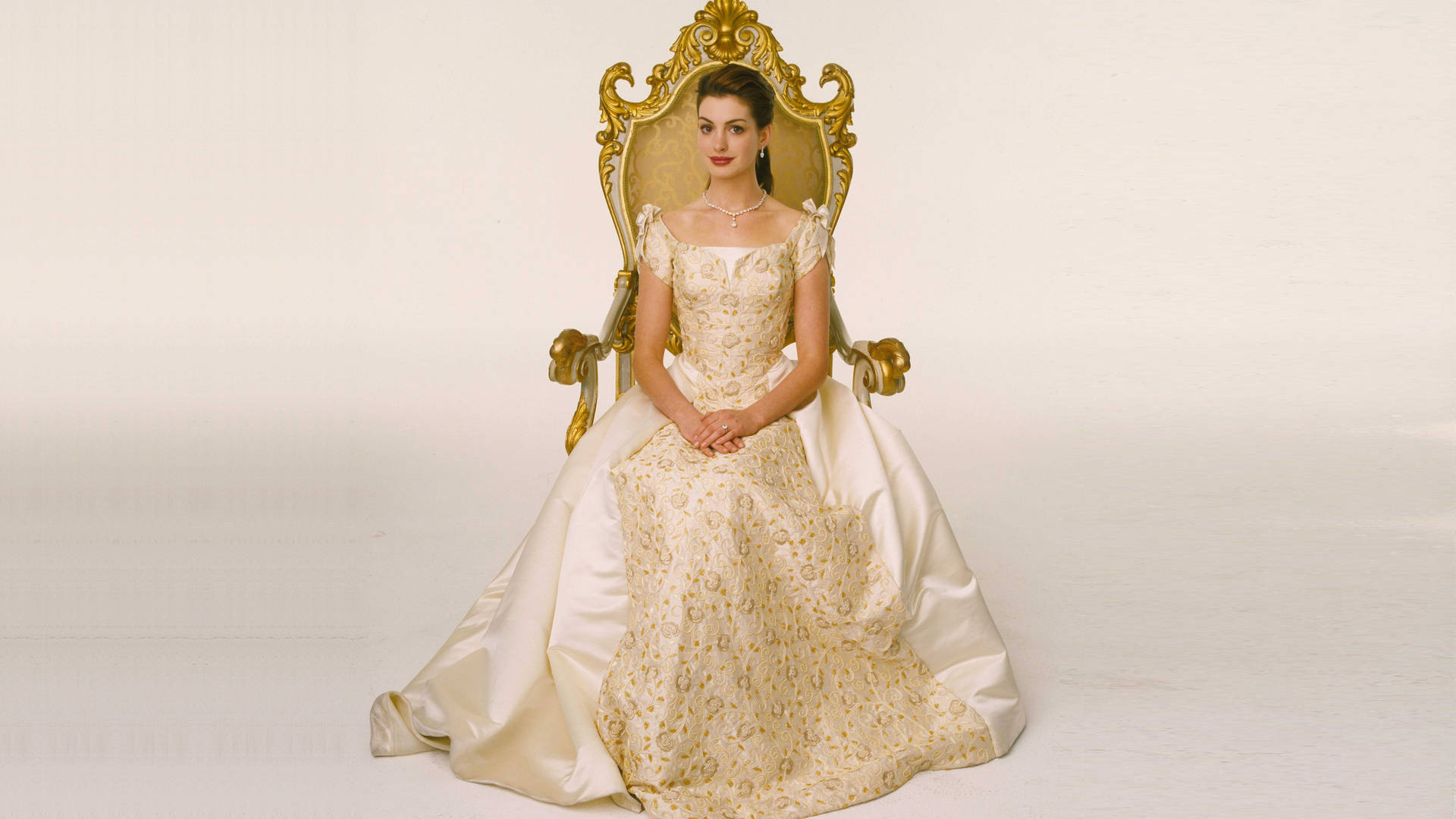 Princess Mia Coronation Dress Wallpaper
