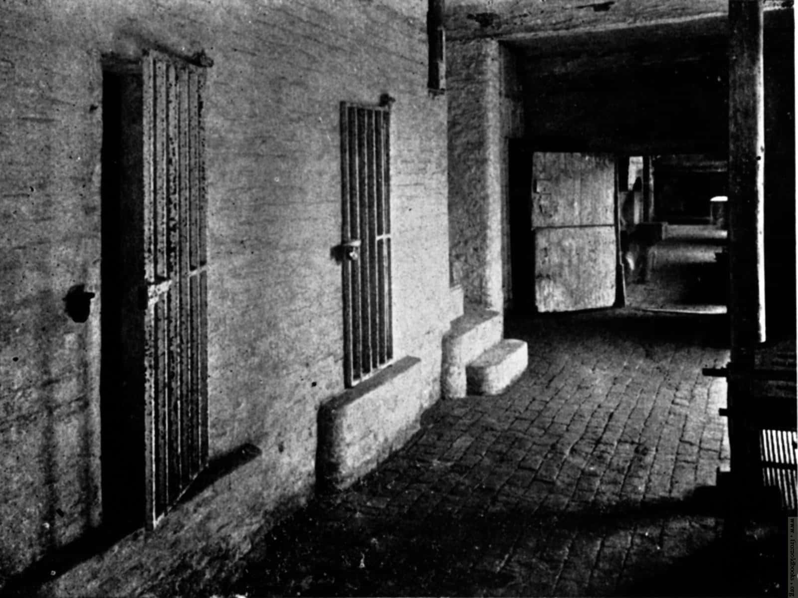 Etsort-hvidt Billede Af En Fængselsgang.