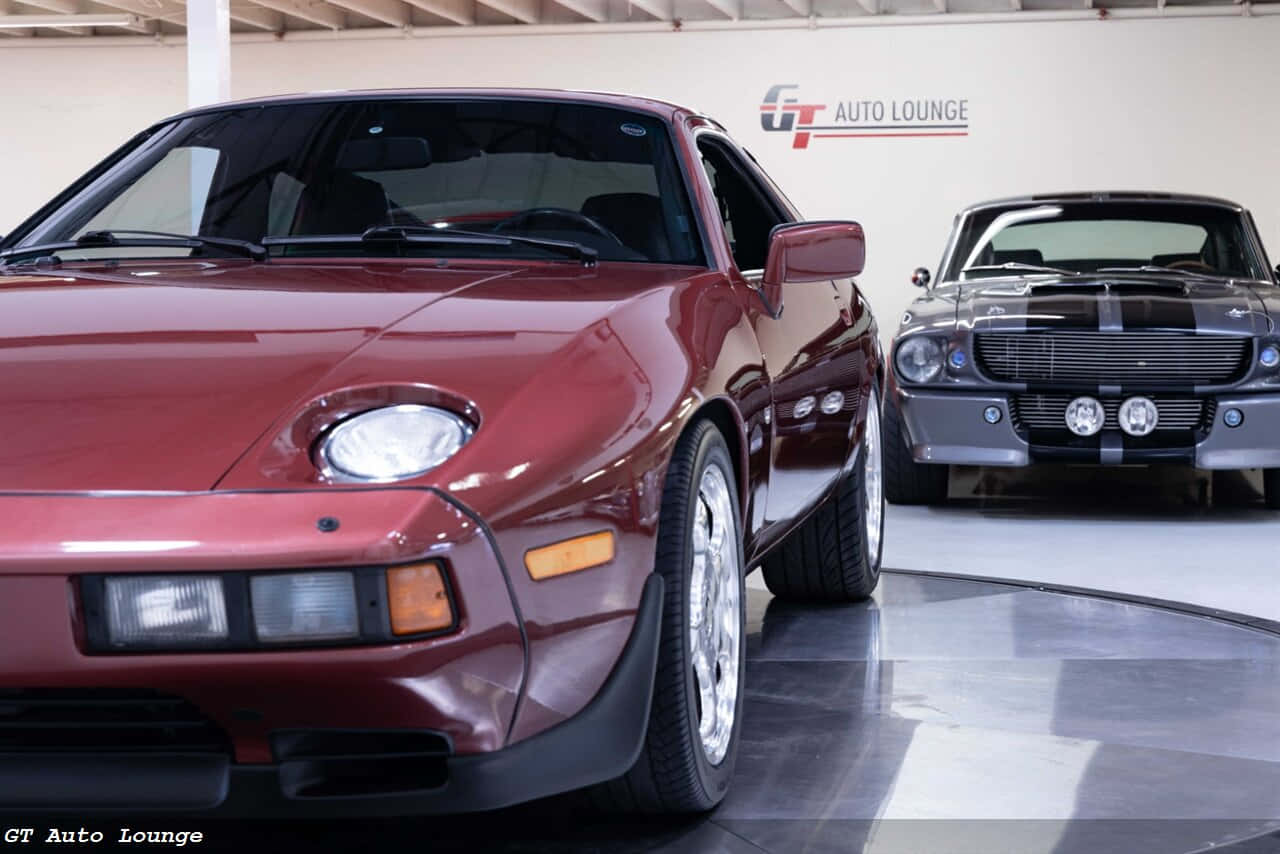 Pristine Porsche 928 Gliding Through The City Wallpaper