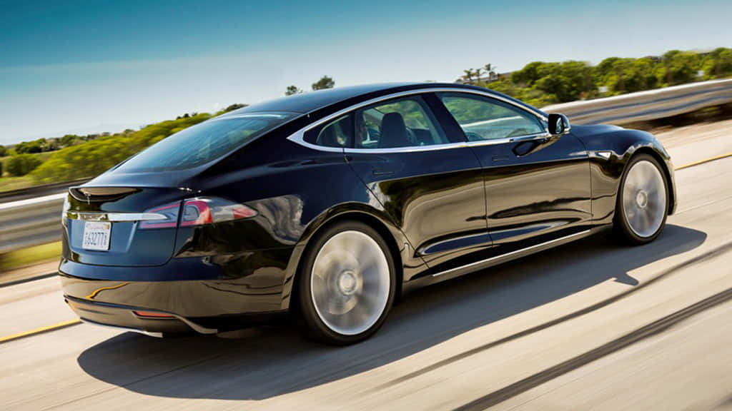 Pristine Tesla Model S Som Lader Om Natten Bakgrunnsbildet