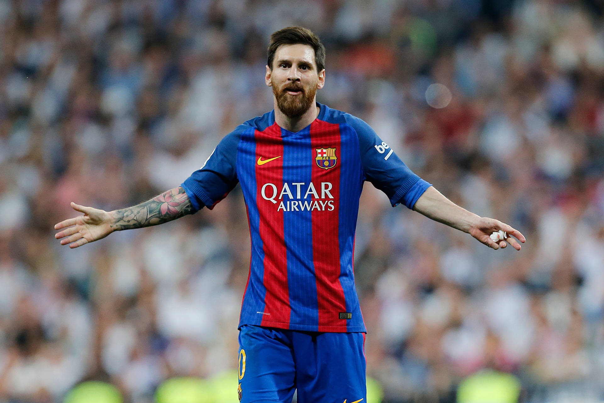 Pro Football Athlete Lionel Messi Wallpaper