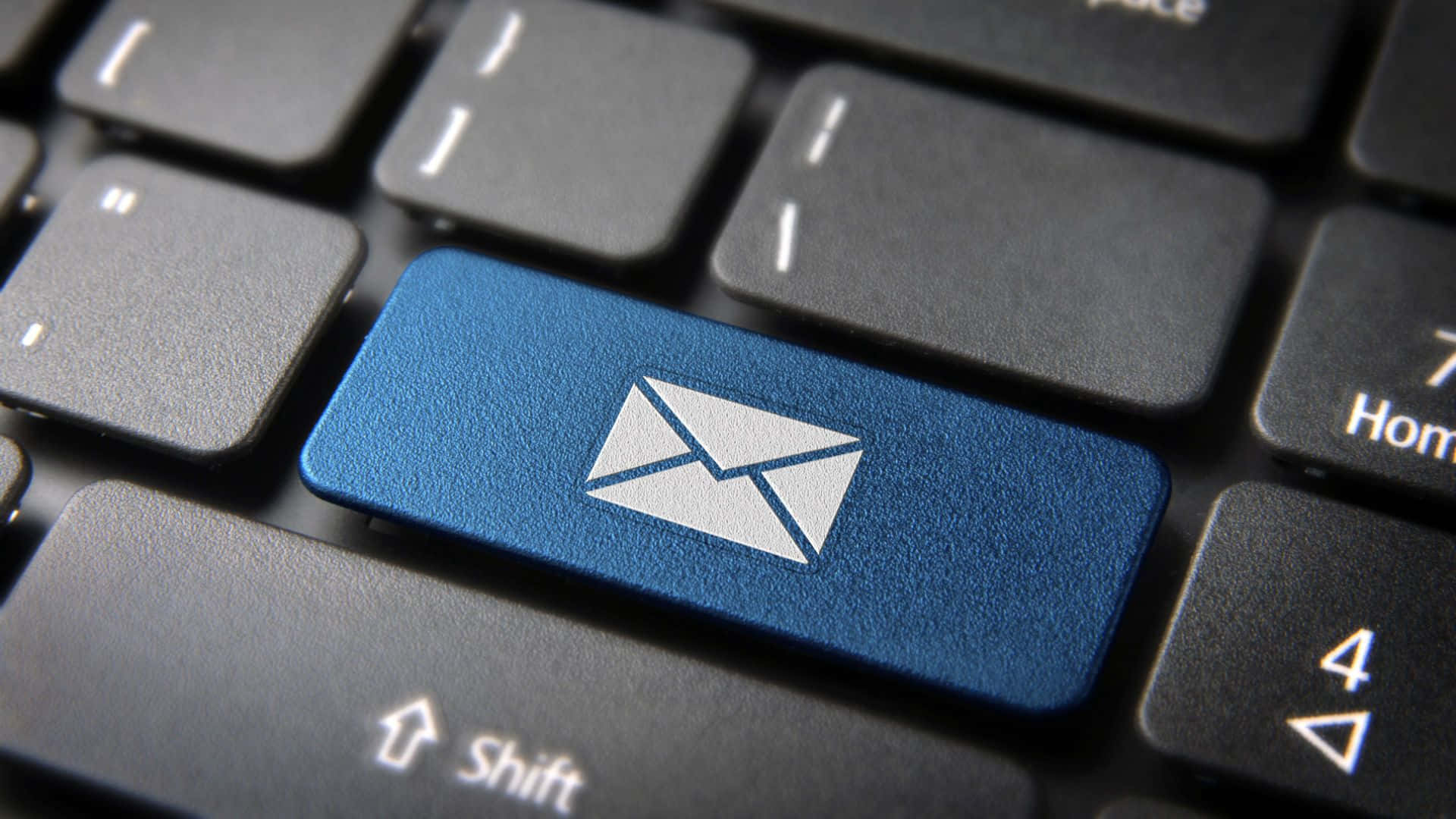 Professionaleche Invia Una E-mail Su Un Laptop