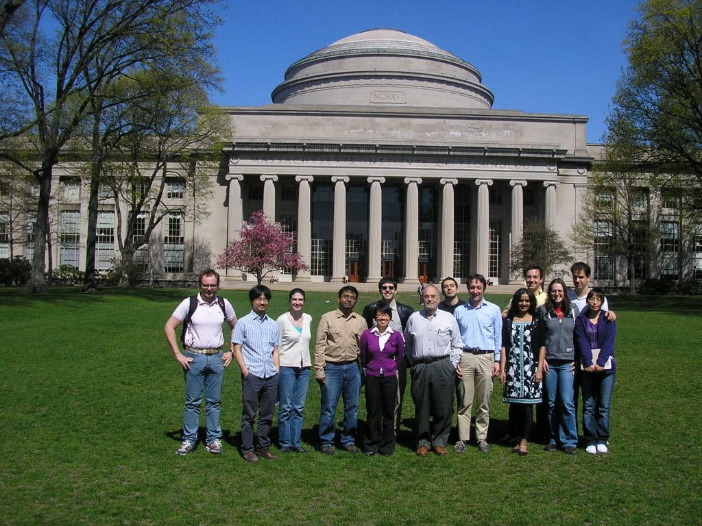 Professorer og studerende ved MIT Great Dome Wallpaper