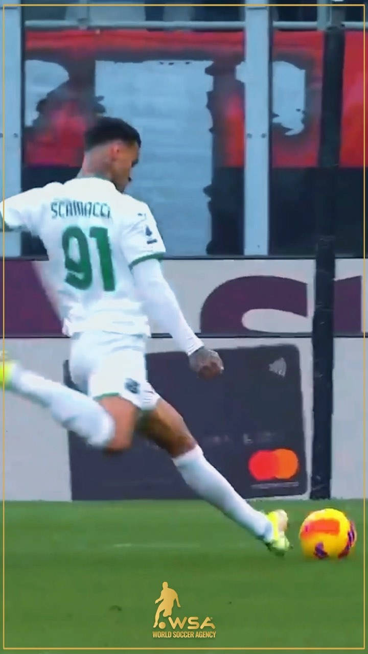 Promising Football Talent, Gianluca Scamacca, In Action Wallpaper